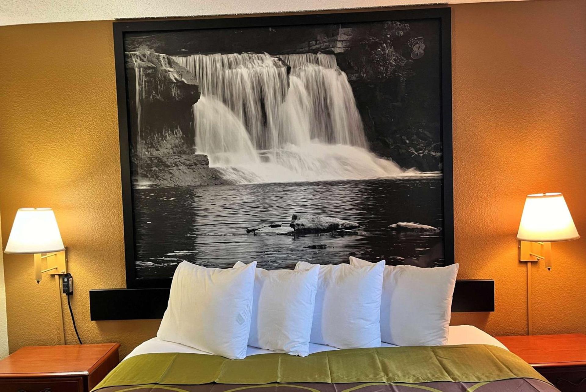 Super 8 by Wyndham Indianapolis/NE/Castleton Area photo 18