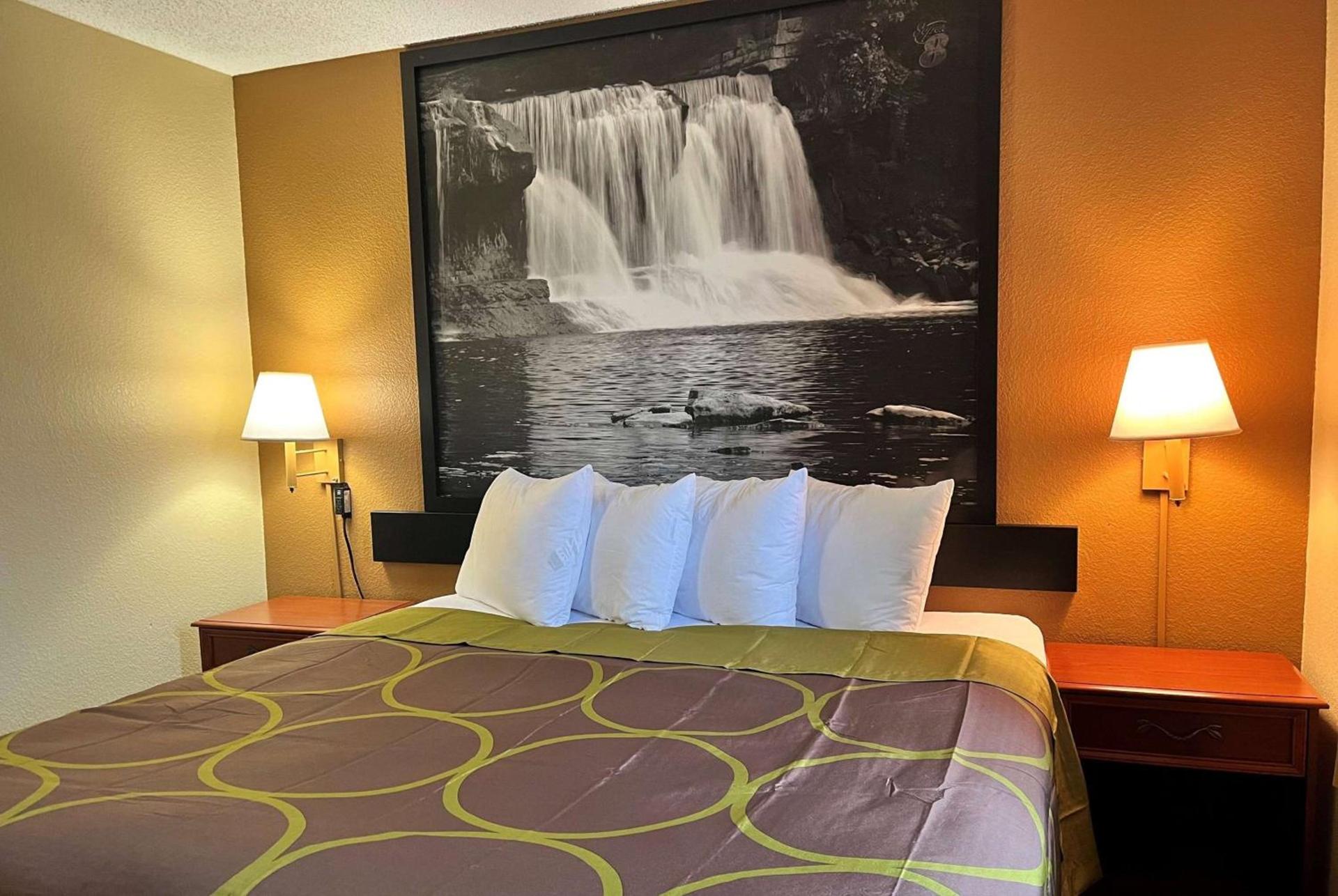 Super 8 by Wyndham Indianapolis/NE/Castleton Area photo 19