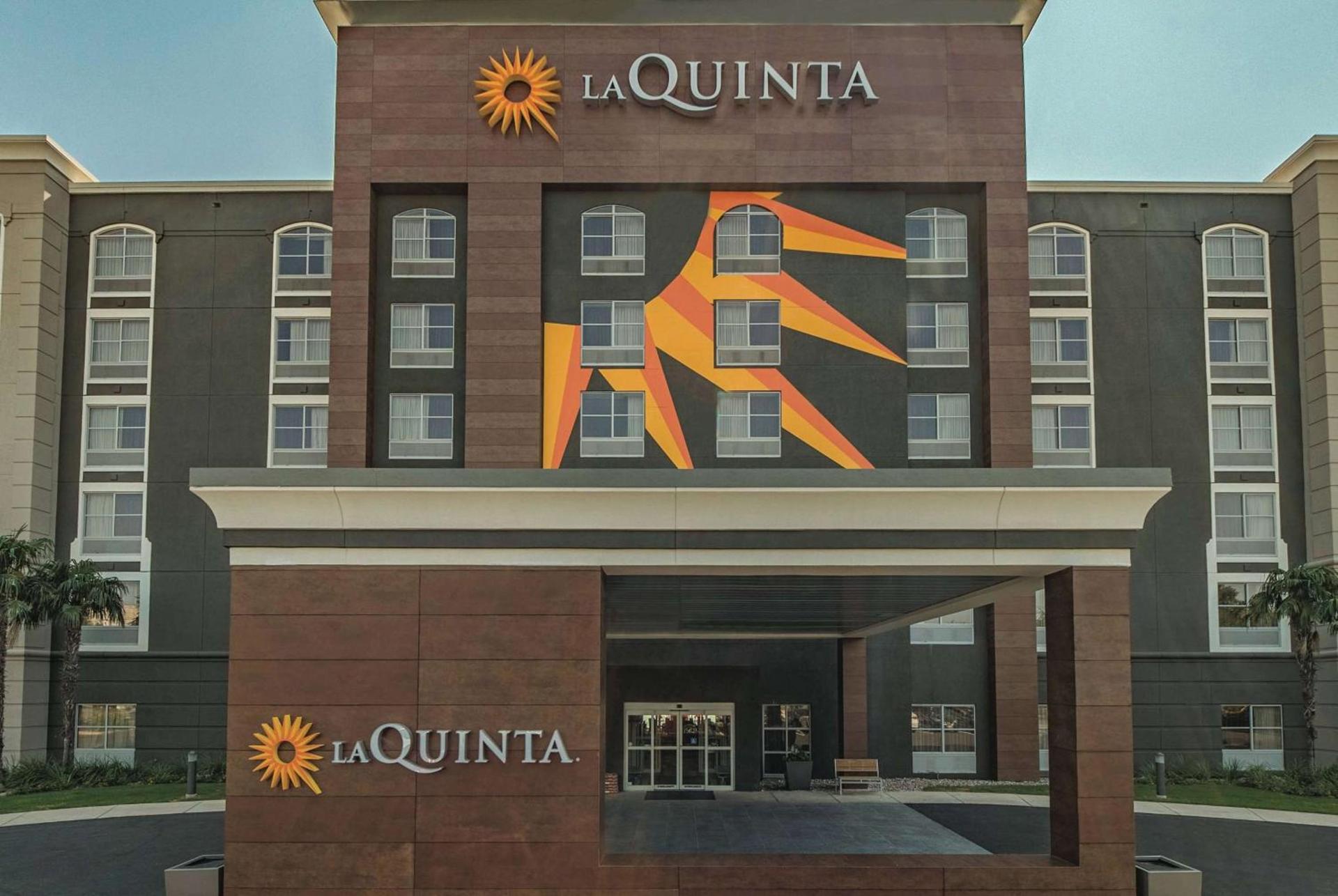 La Quinta Inn & Suites by Wyndham San Antonio Downtown photo 3