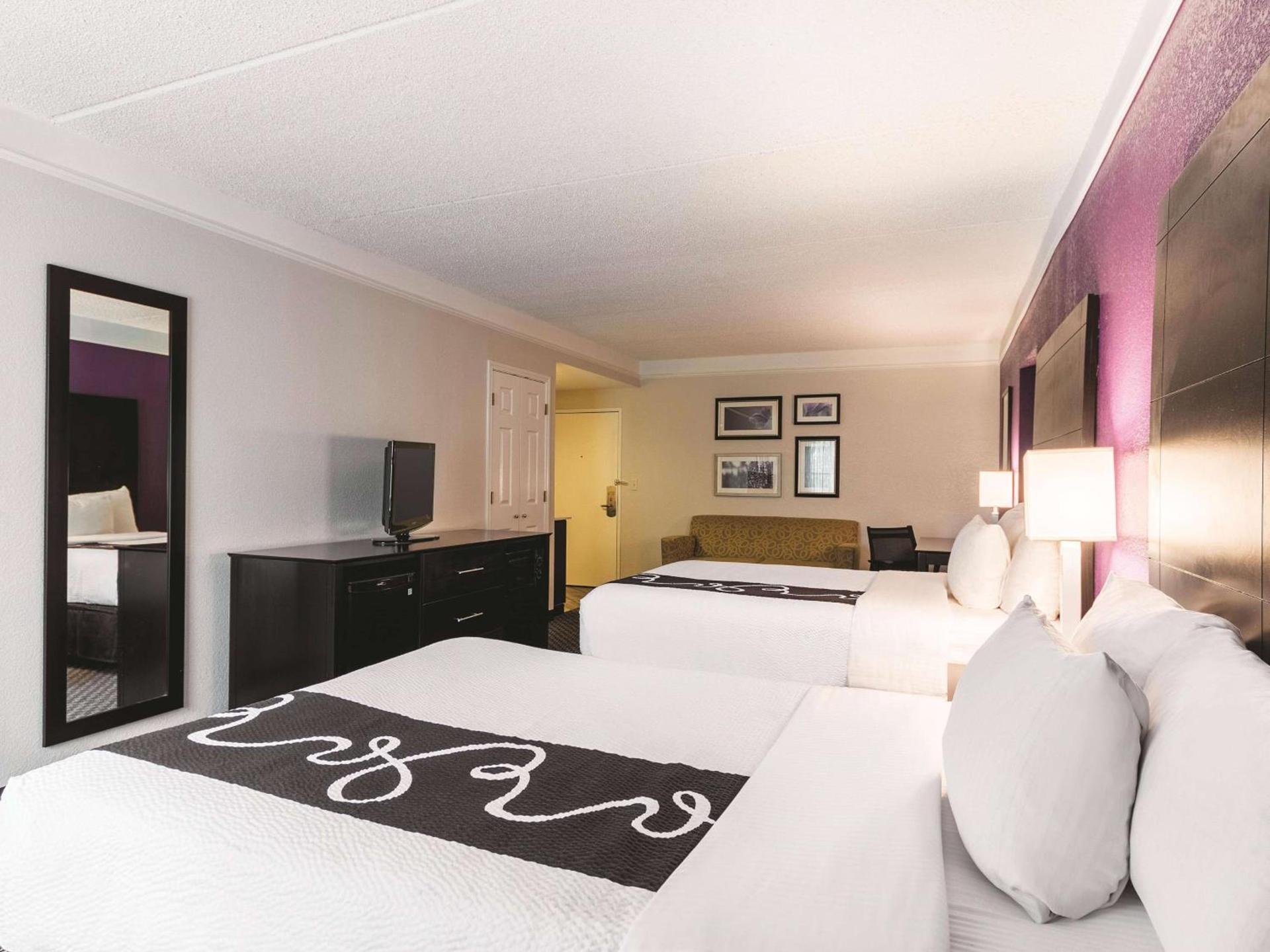 La Quinta Inn & Suites by Wyndham San Antonio Downtown photo 13