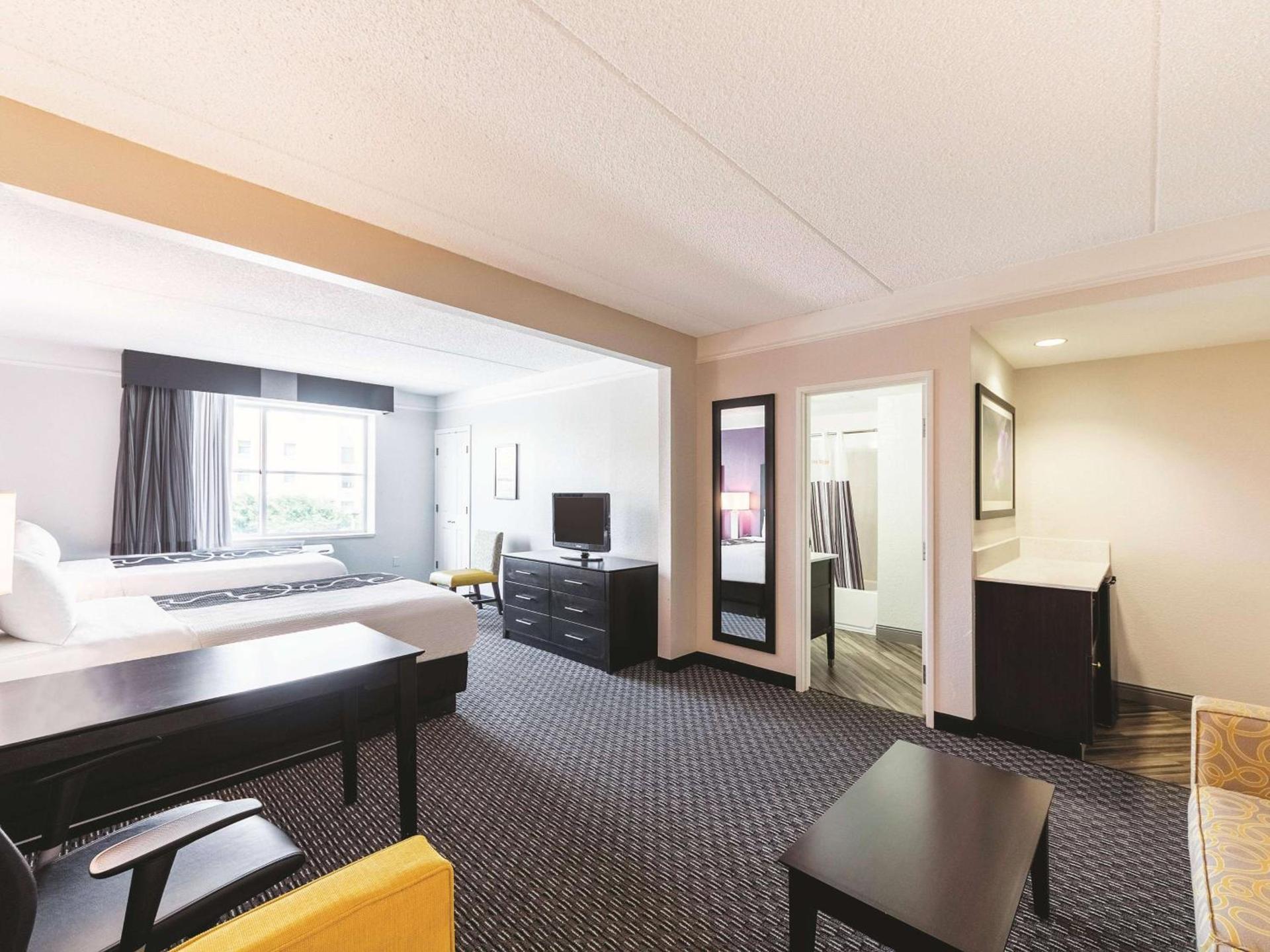 La Quinta Inn & Suites by Wyndham San Antonio Downtown photo 20