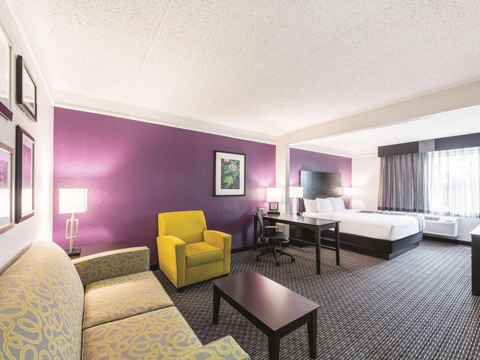 La Quinta Inn & Suites by Wyndham San Antonio Downtown photo 22