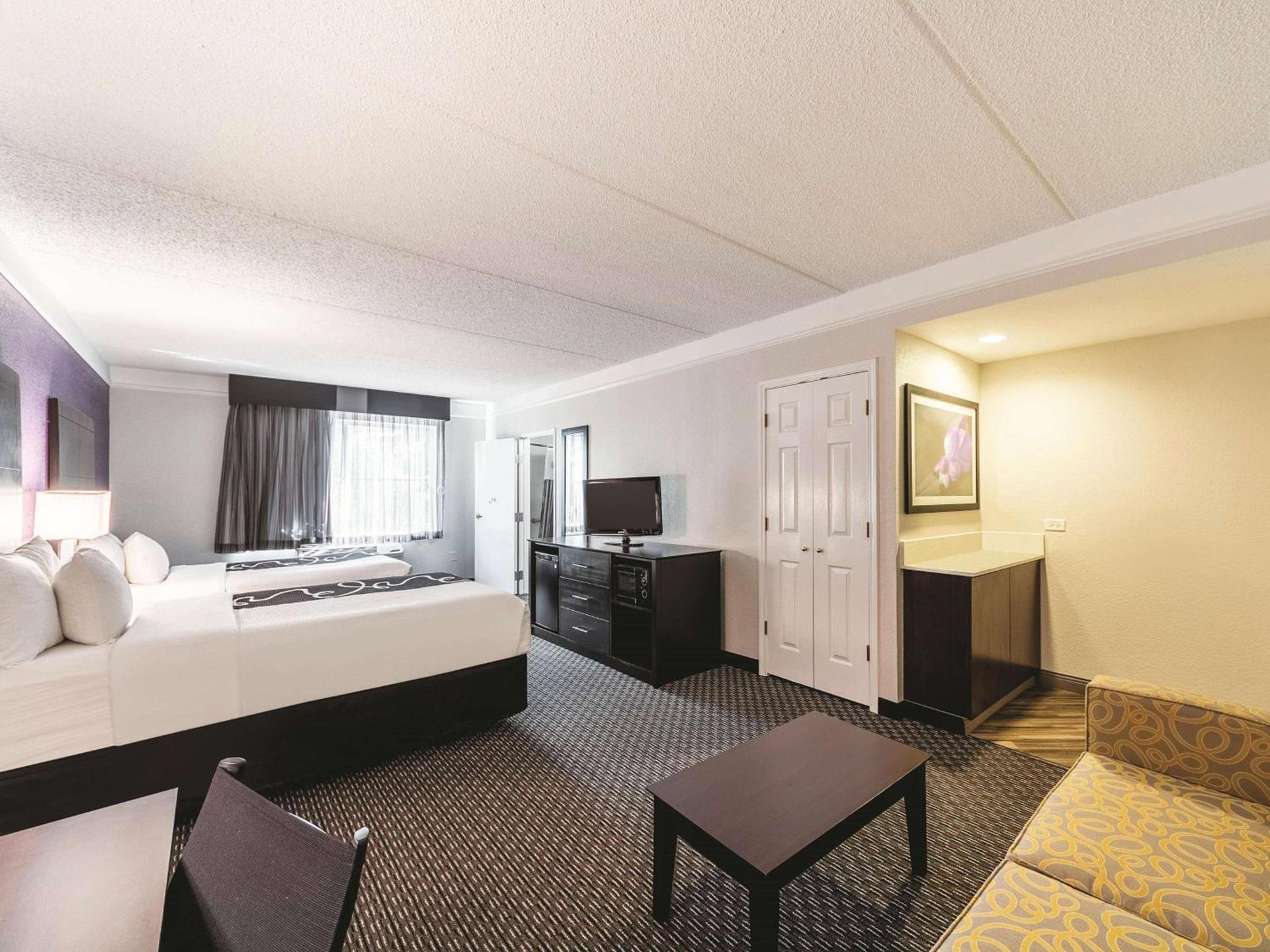 La Quinta Inn & Suites by Wyndham San Antonio Downtown photo 25