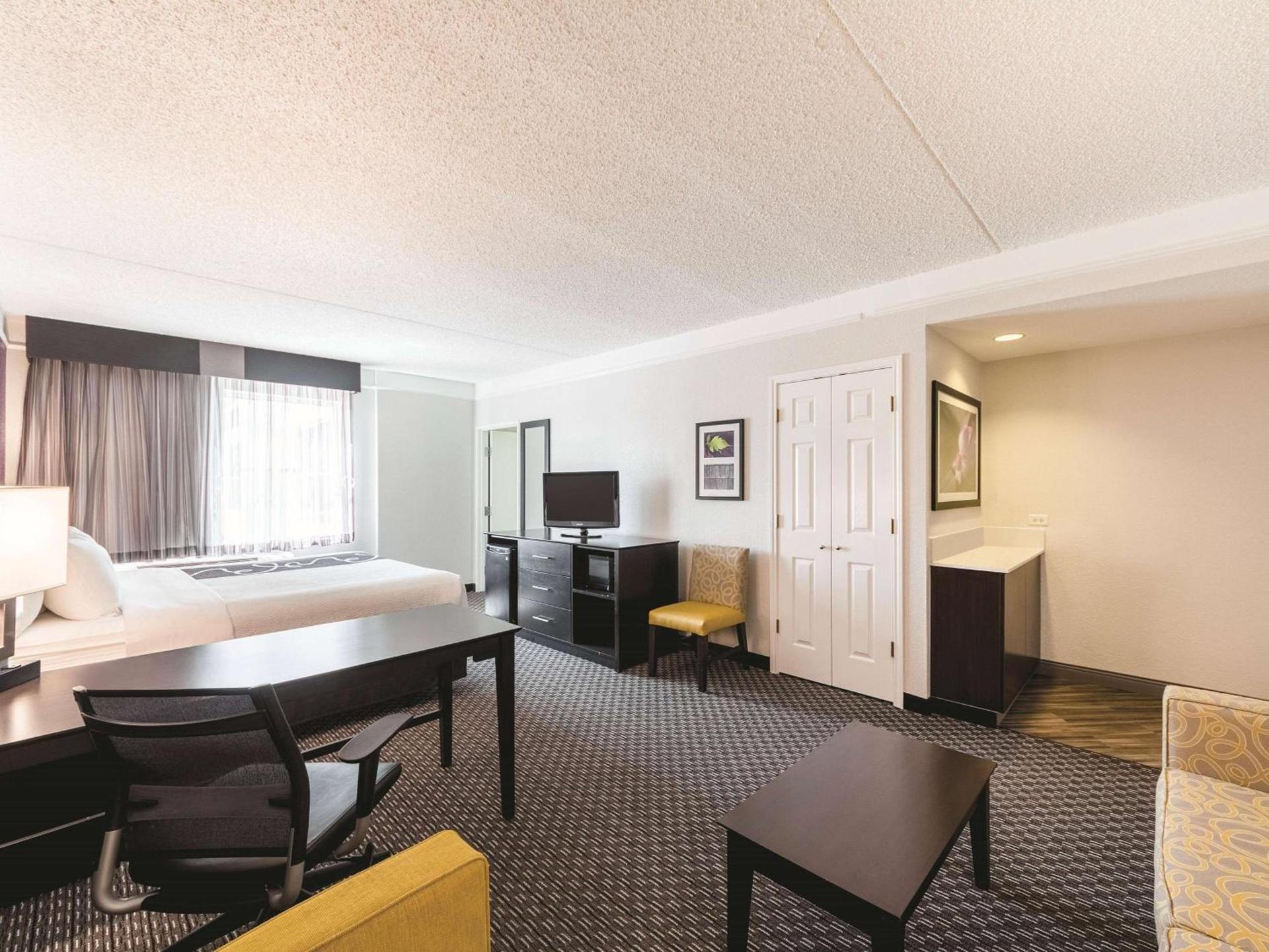 La Quinta Inn & Suites by Wyndham San Antonio Downtown photo 27