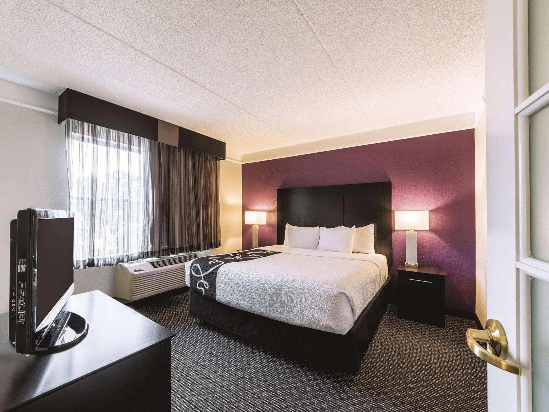 La Quinta Inn & Suites by Wyndham San Antonio Downtown photo 29