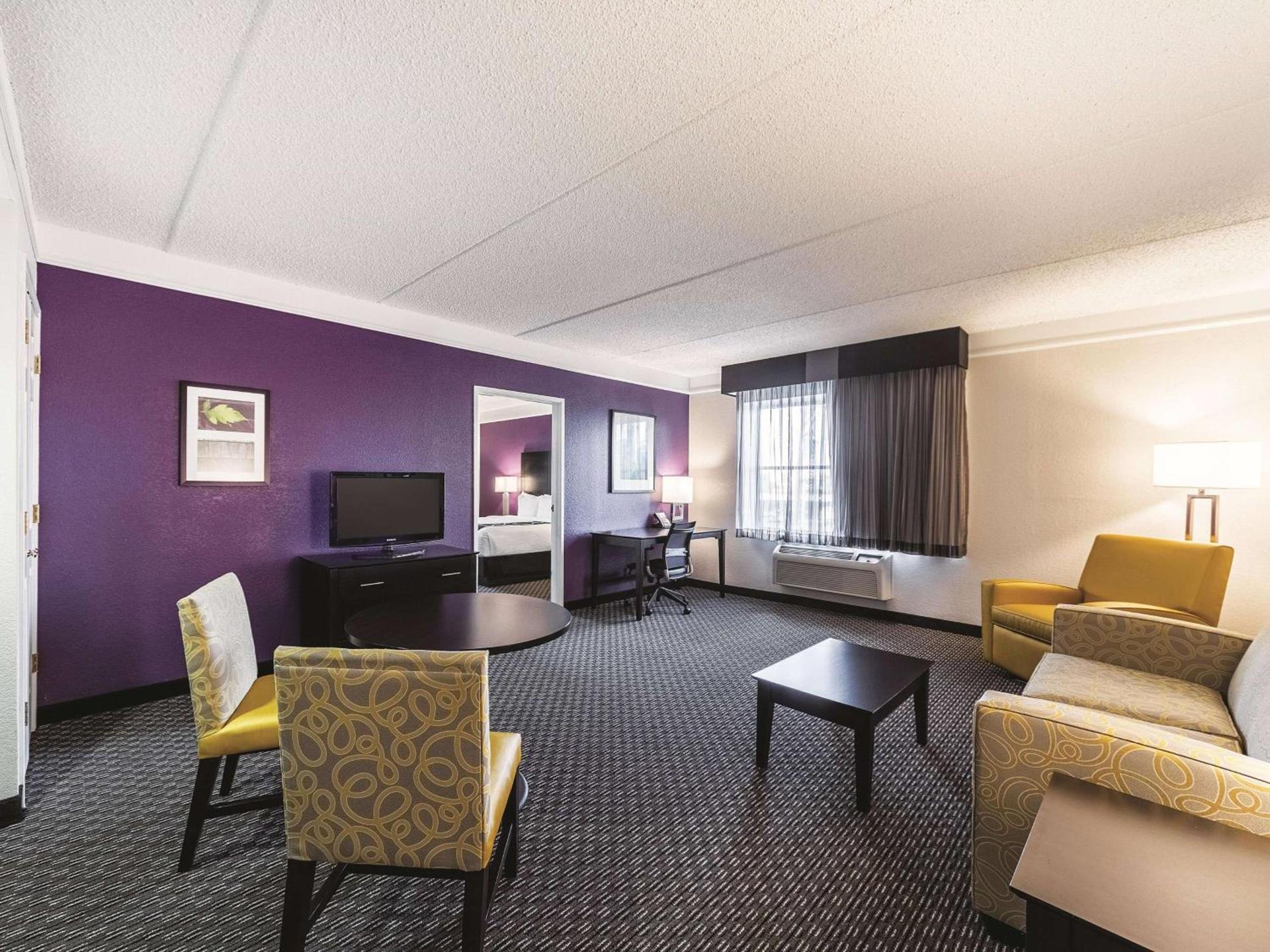 La Quinta Inn & Suites by Wyndham San Antonio Downtown photo 31