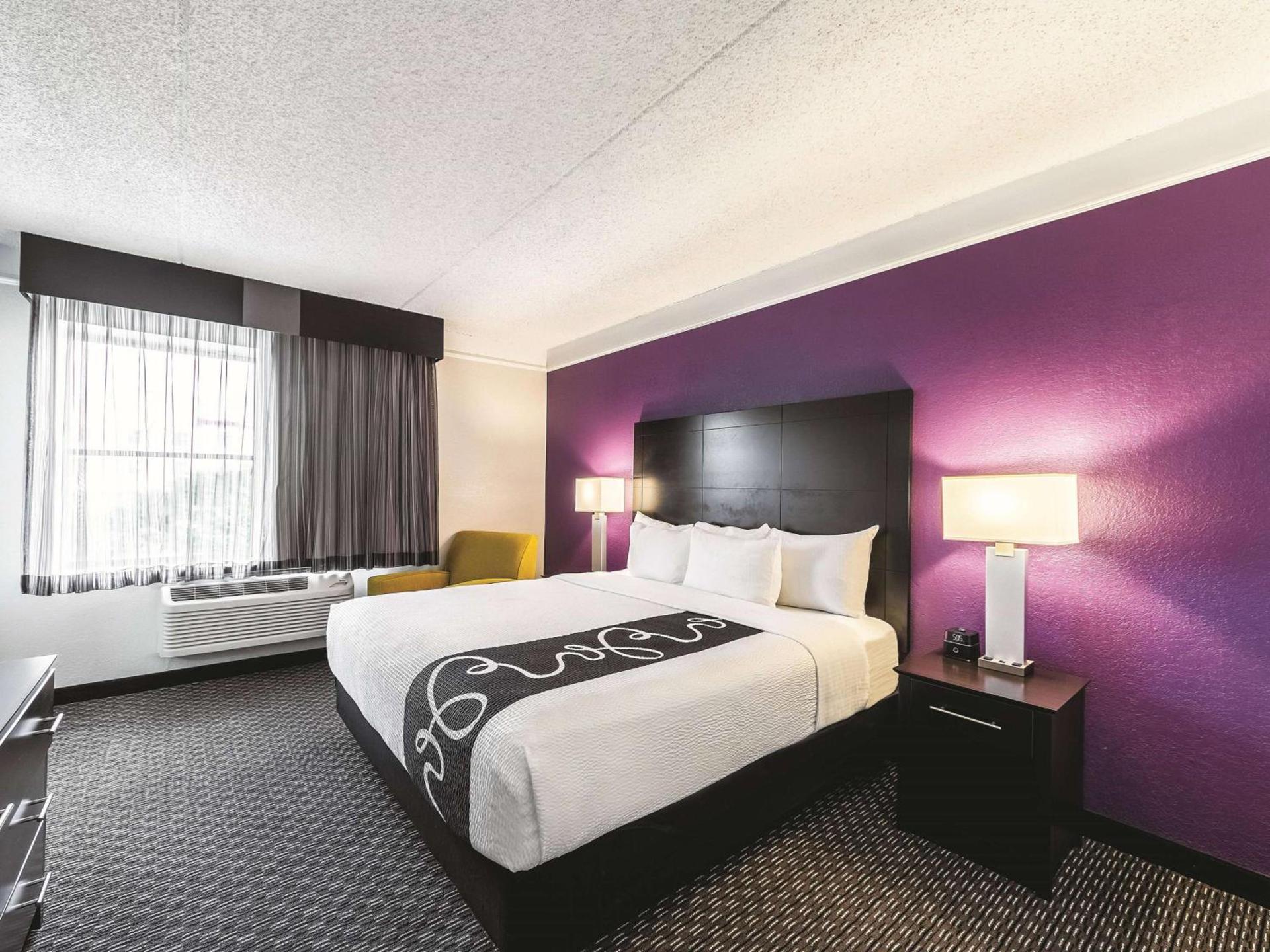 La Quinta Inn & Suites by Wyndham San Antonio Downtown photo 34