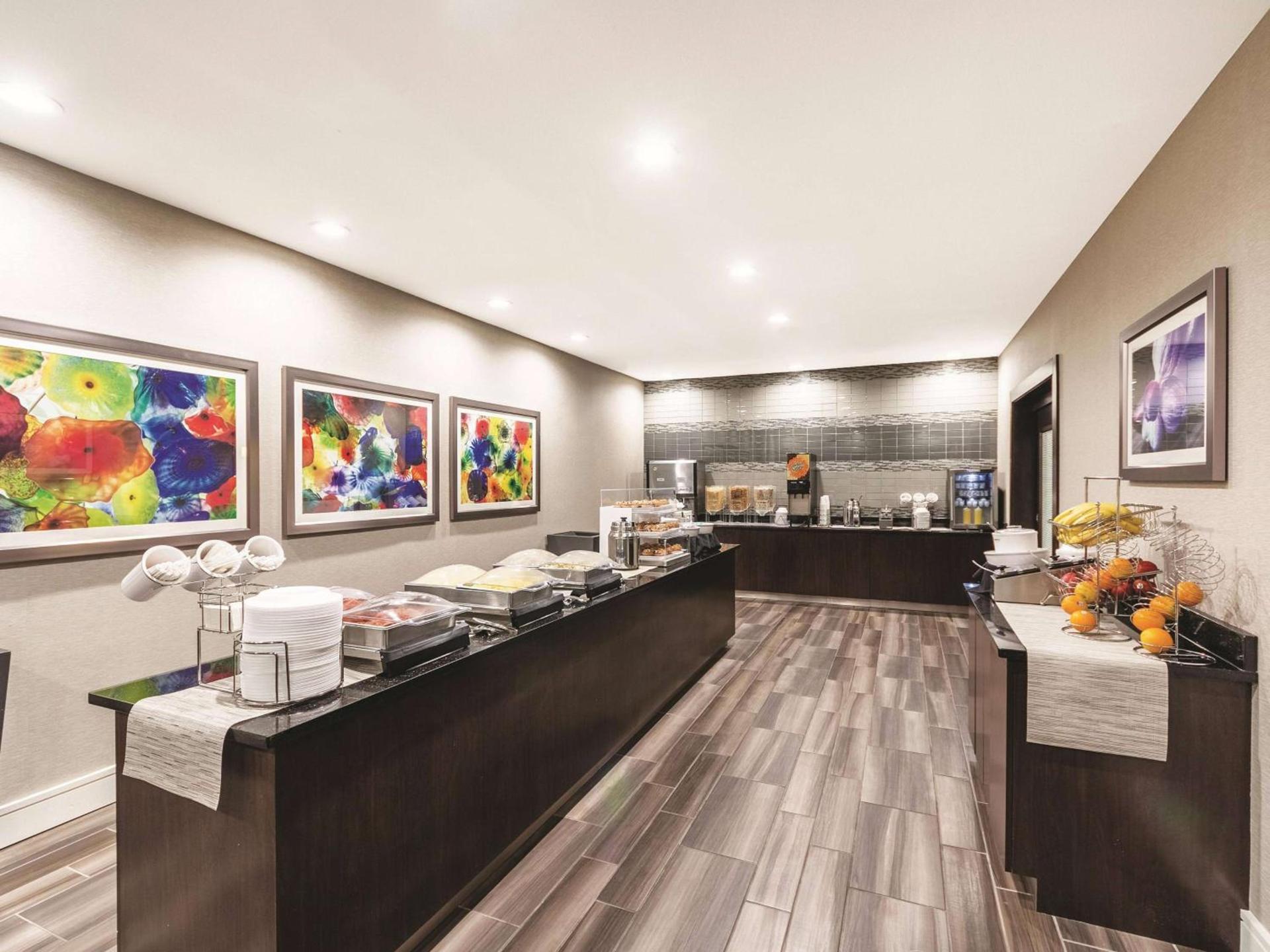 La Quinta Inn & Suites by Wyndham San Antonio Downtown photo 42