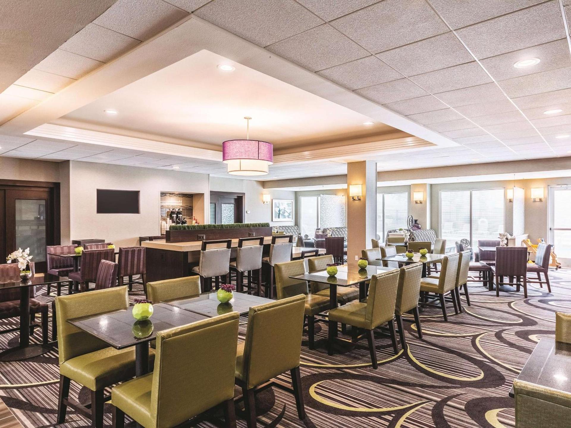 La Quinta Inn & Suites by Wyndham San Antonio Downtown photo 44
