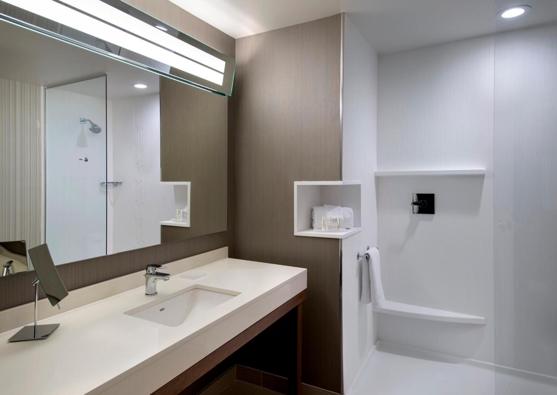 Courtyard by Marriott Schenectady at Mohawk Harbor photo 12