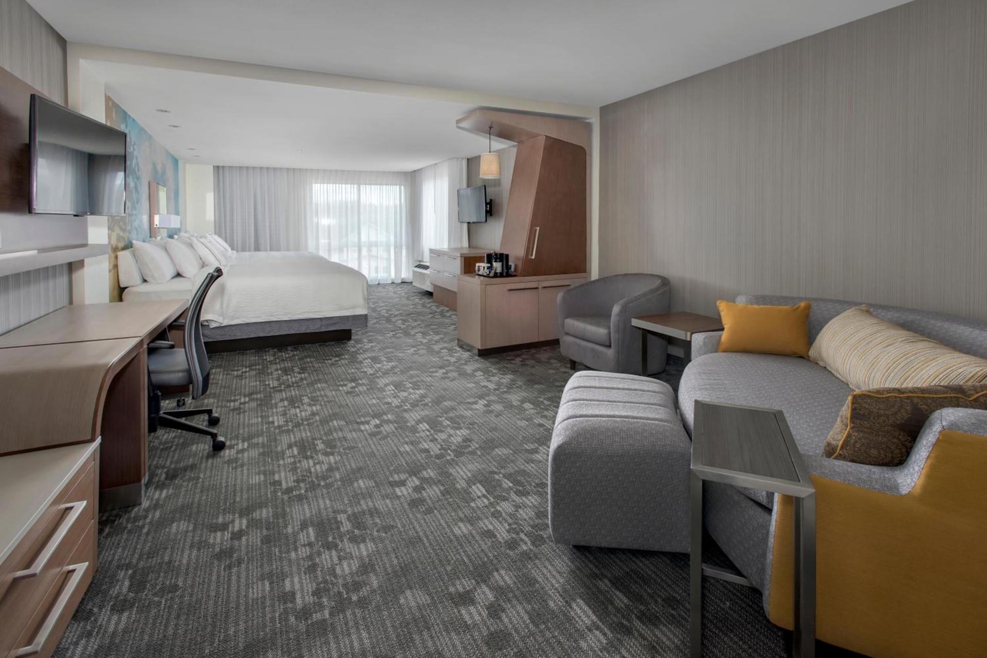 Courtyard by Marriott Schenectady at Mohawk Harbor photo 2