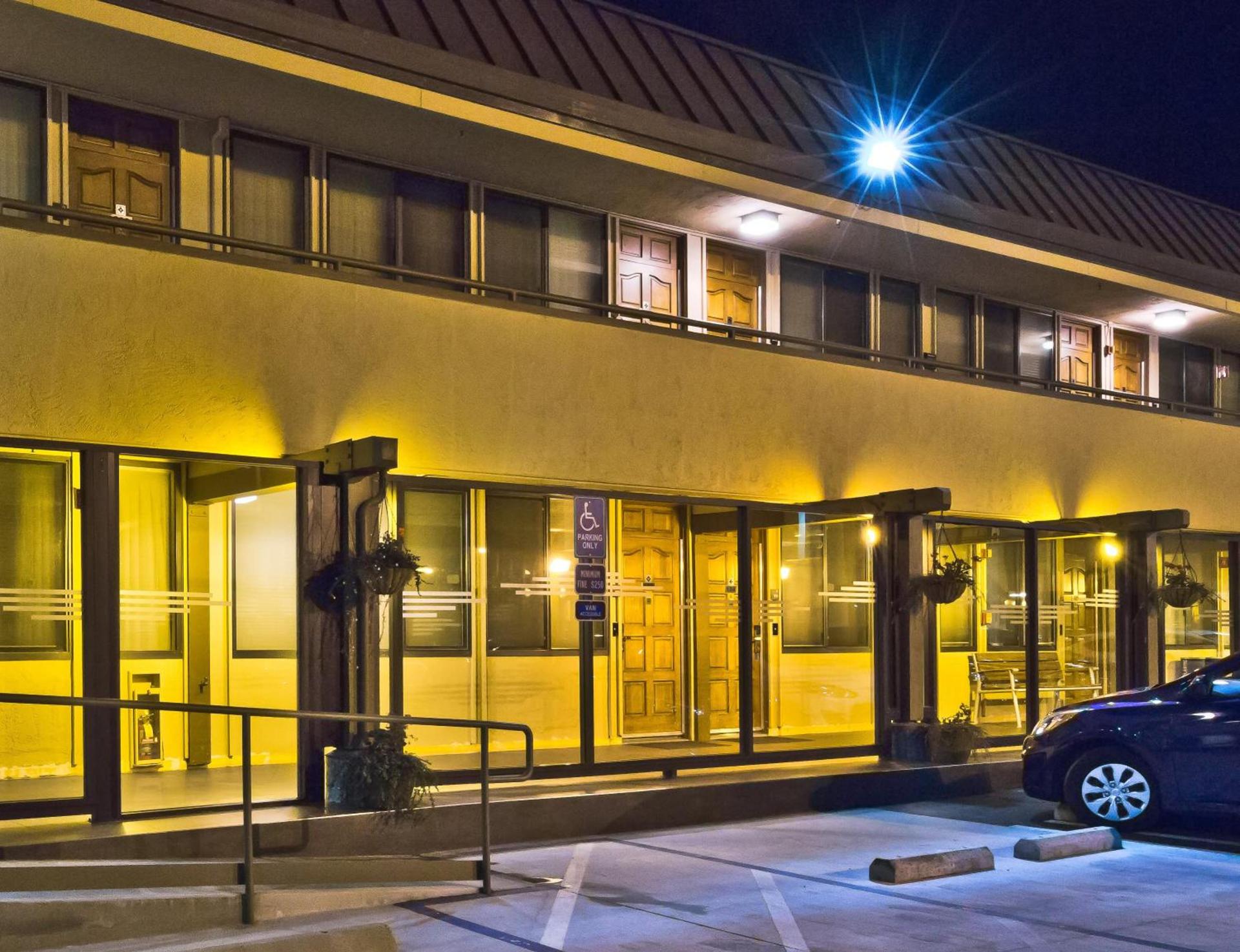 Hotel Strata photo 34