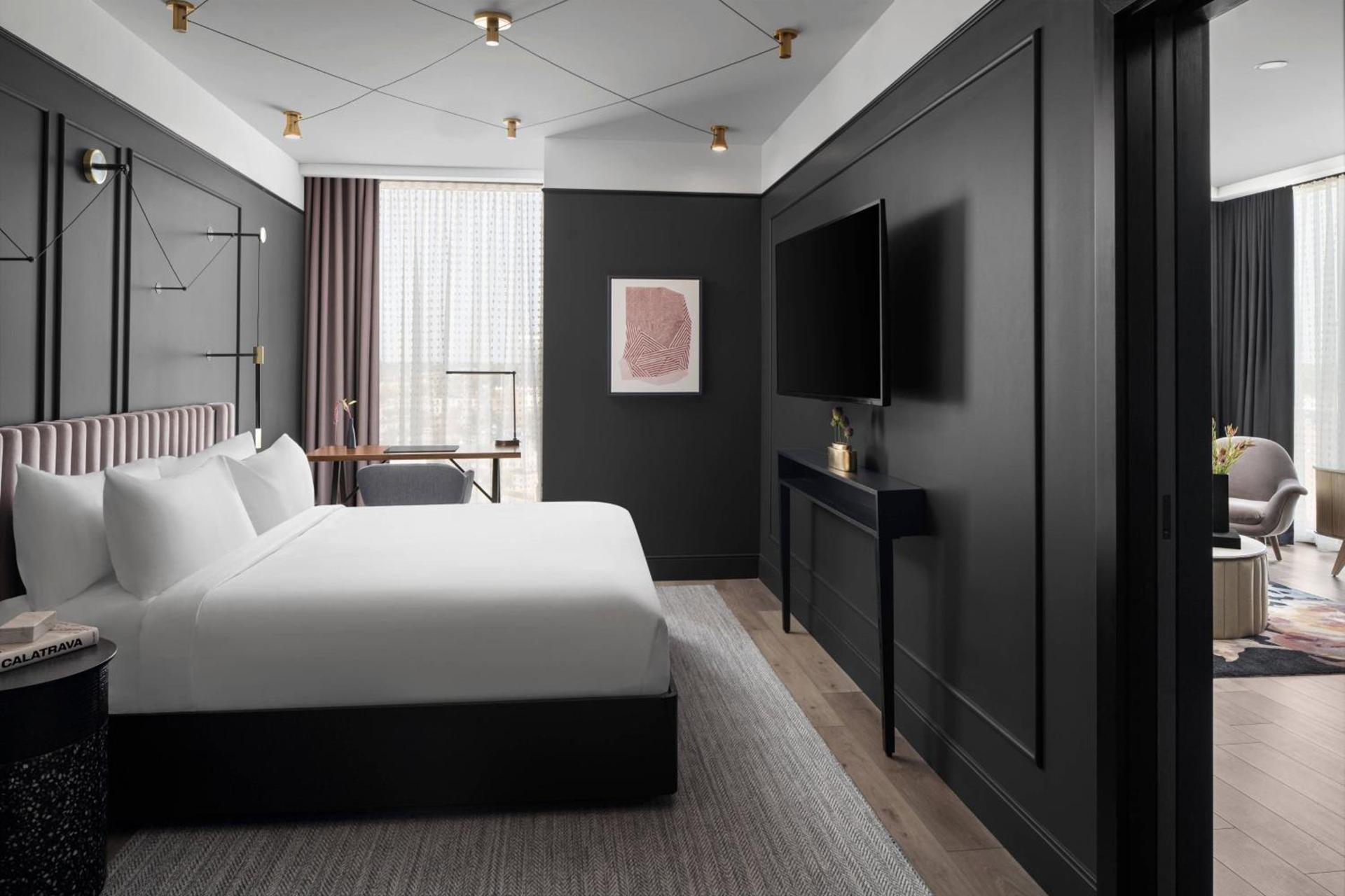 Renaissance Milwaukee West Hotel photo 25