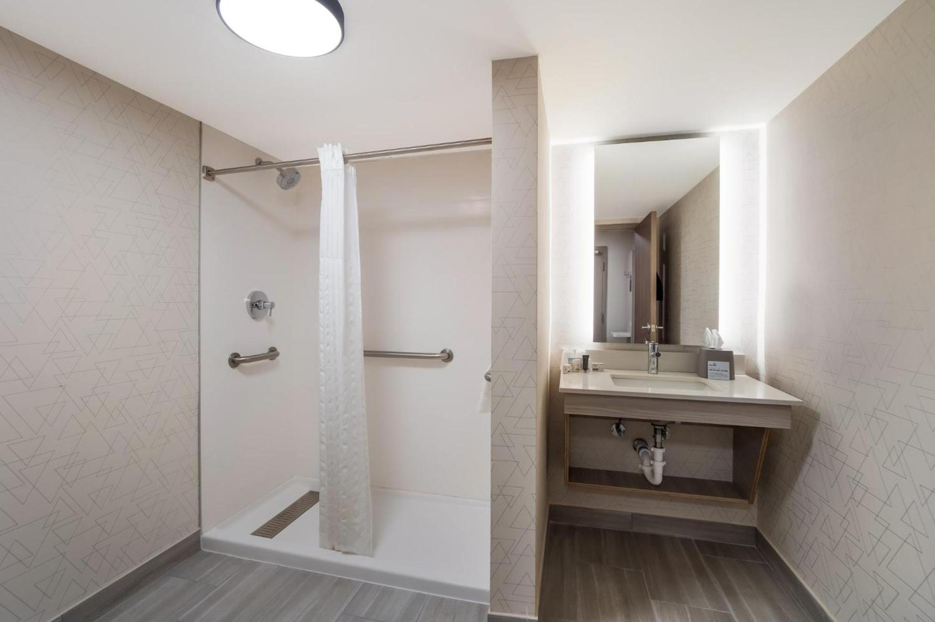 Holiday Inn Express & Suites Lexington by IHG photo 15