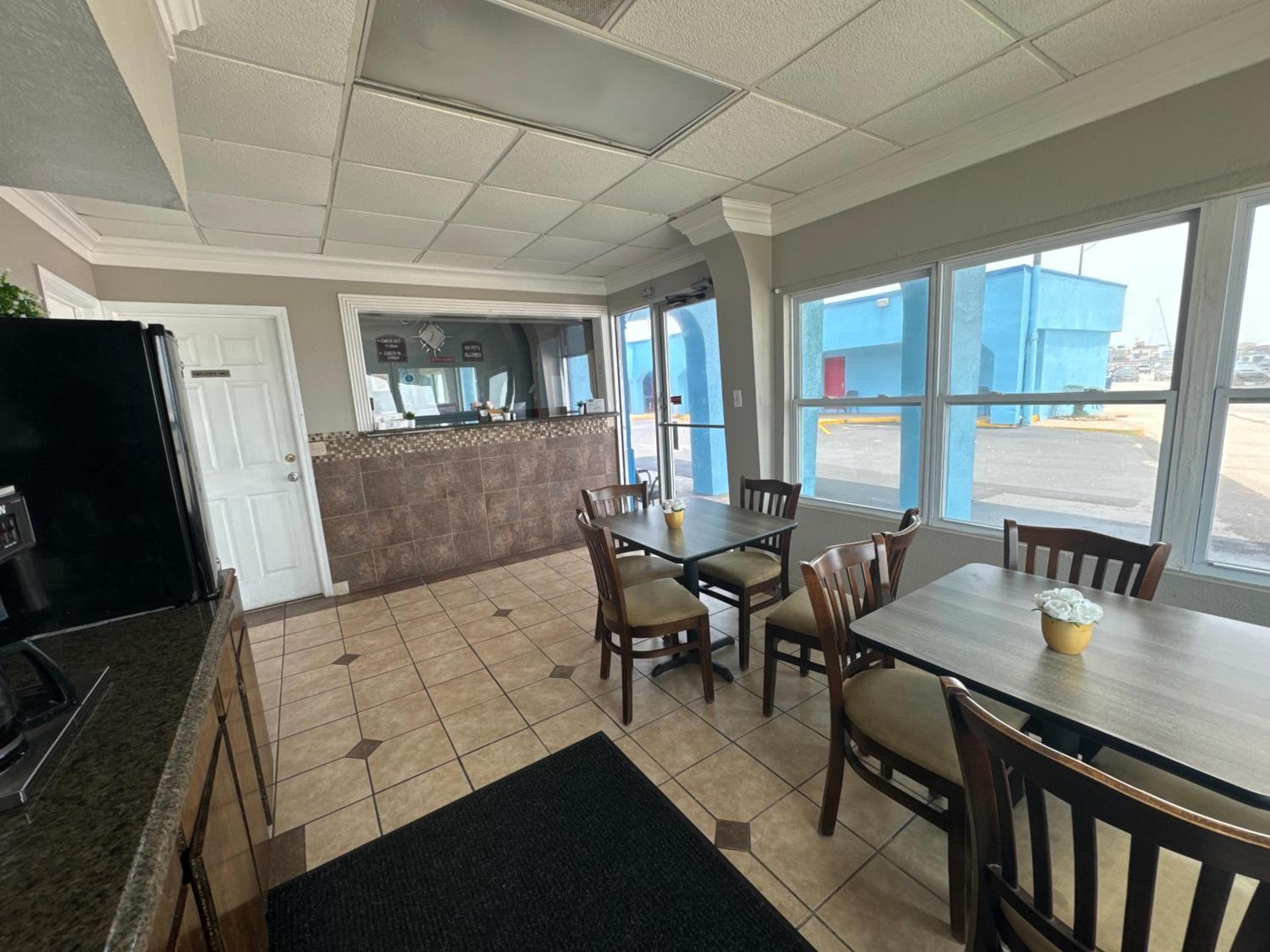 Econo Lodge Galveston Seawall photo 47