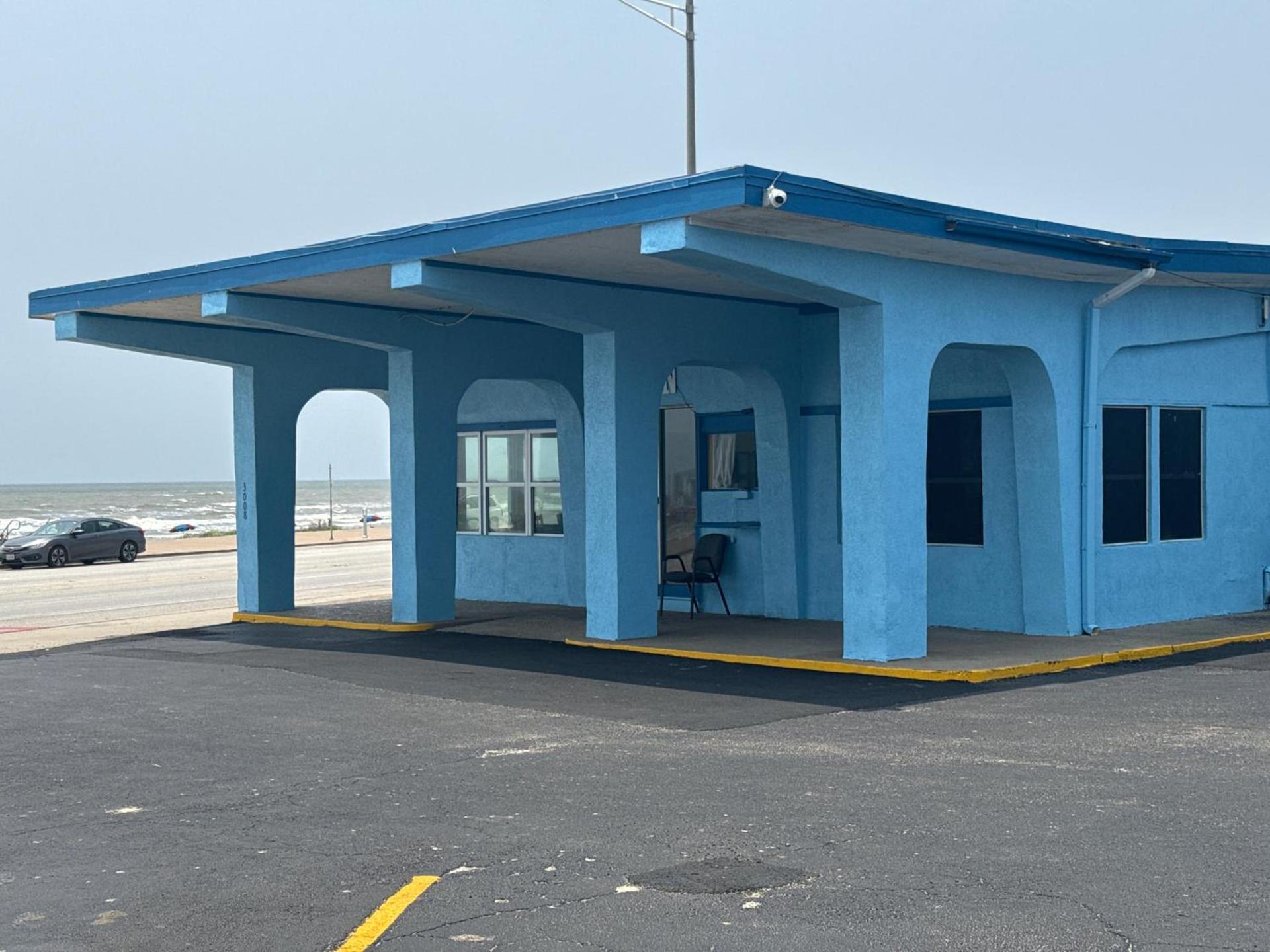 Econo Lodge Galveston Seawall photo 45