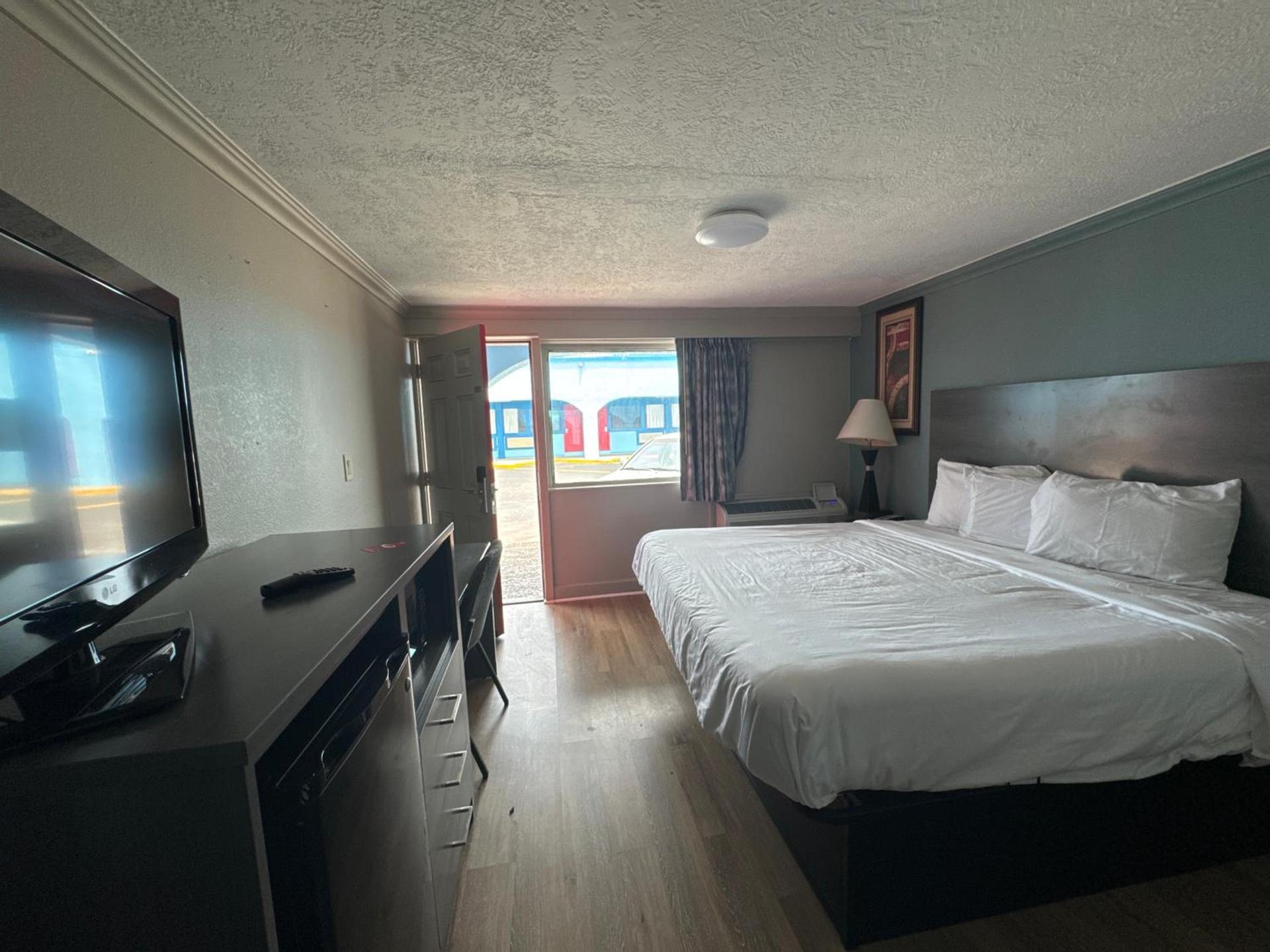 Econo Lodge Galveston Seawall photo 42