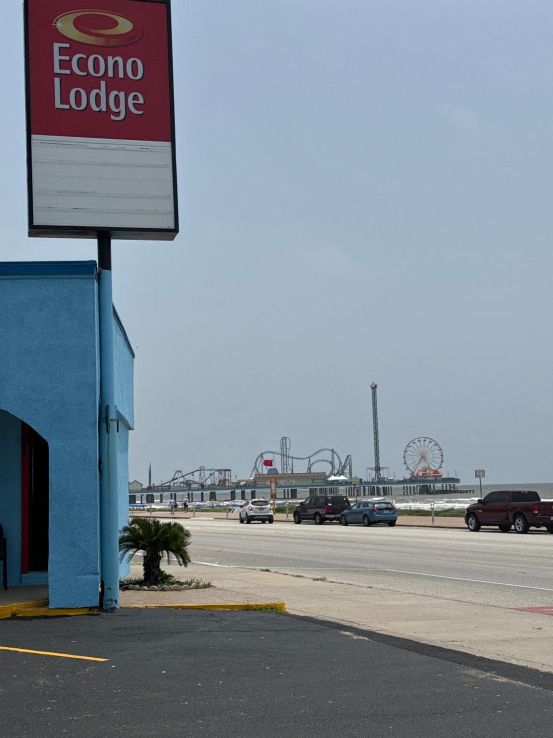 Econo Lodge Galveston Seawall photo 40