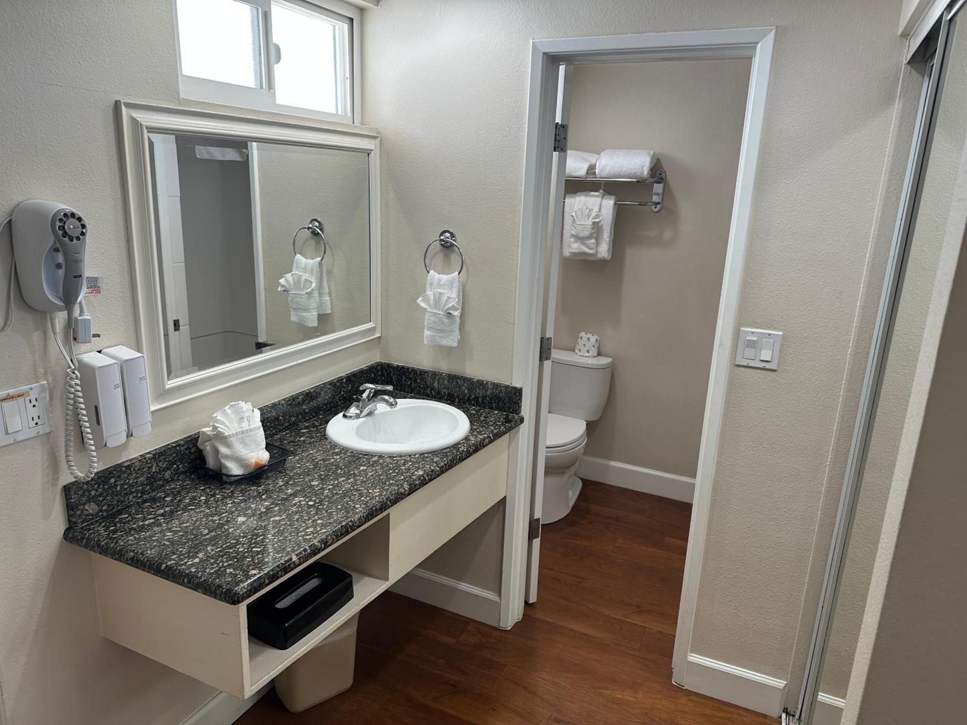 King Frederik Inn photo 86