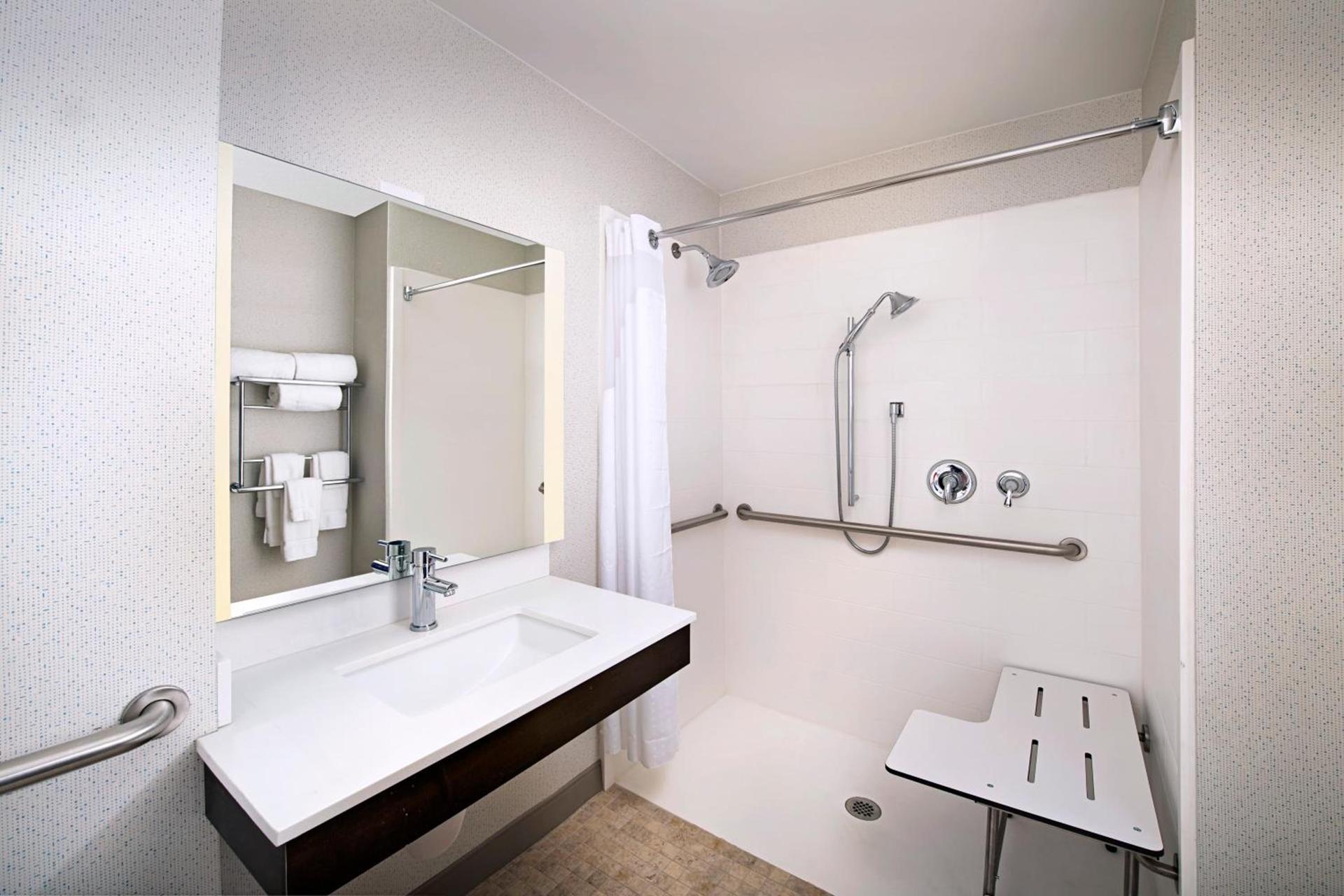 Holiday Inn Express & Suites Baltimore - BWI Airport North by IHG photo 9