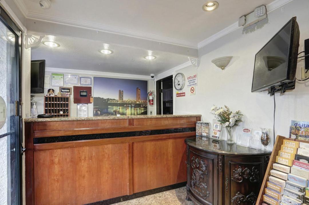 Crossroads Inn - Downtown Sacramento photo 4