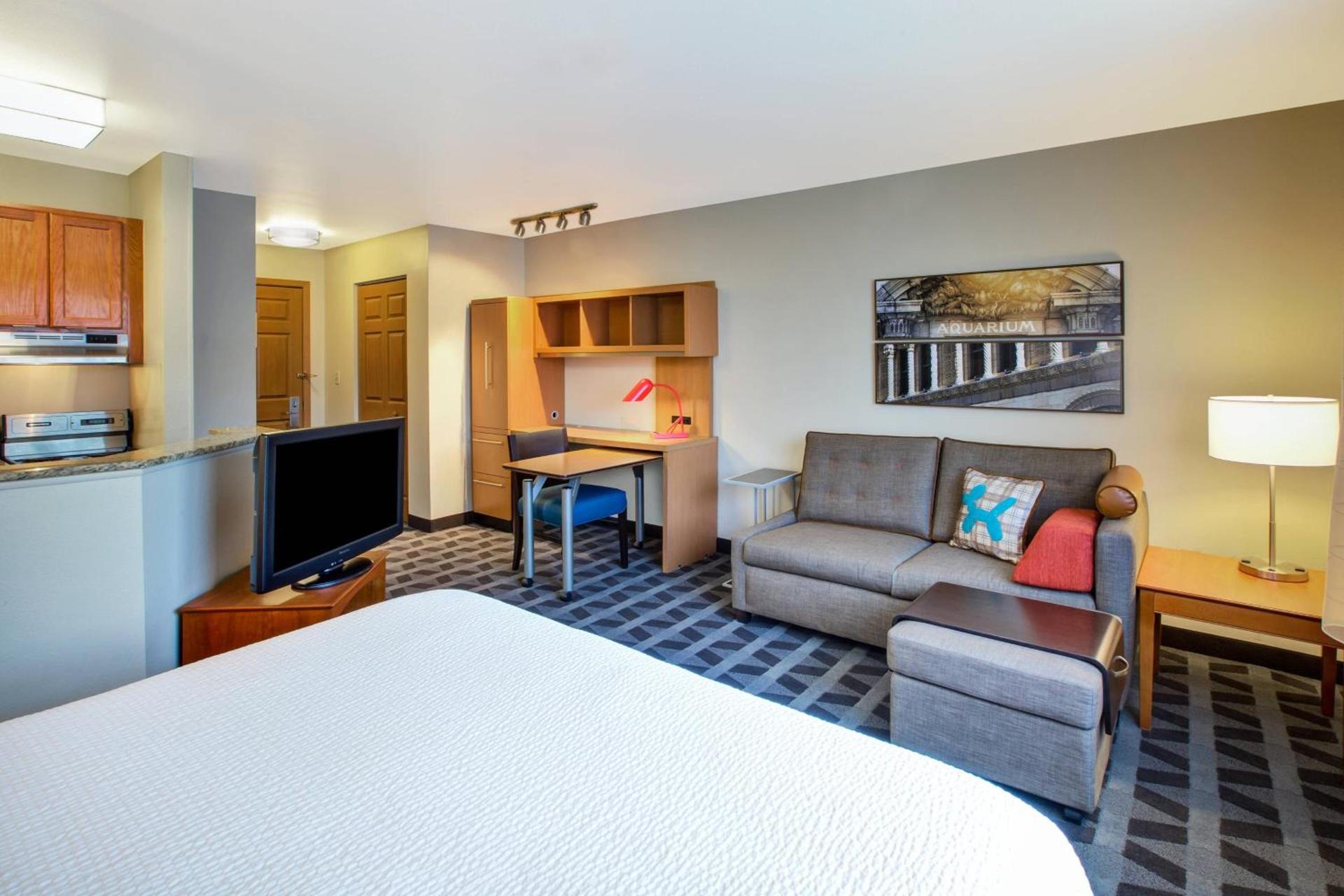 TownePlace Suites Detroit Dearborn photo 7