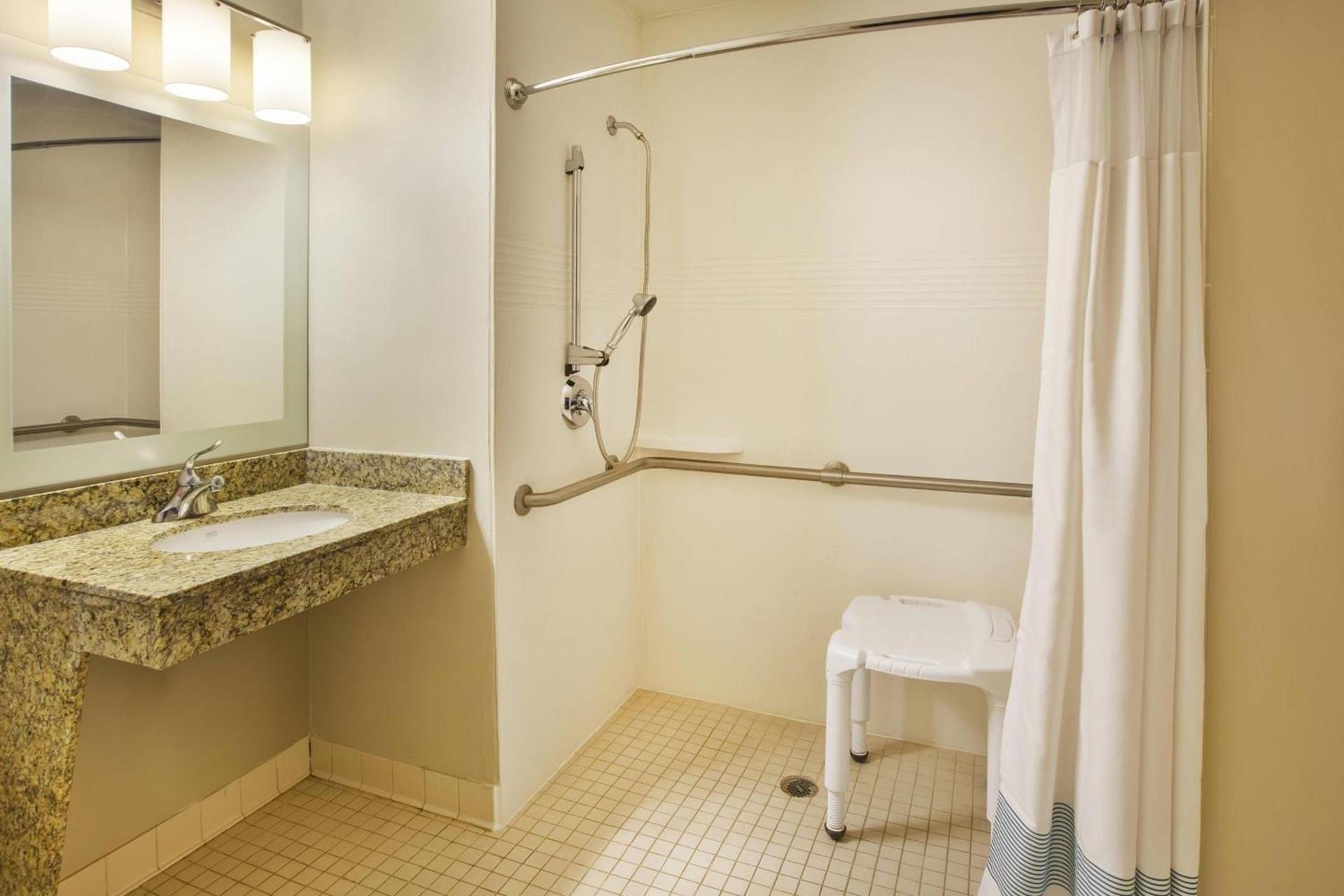 TownePlace Suites Detroit Dearborn photo 16