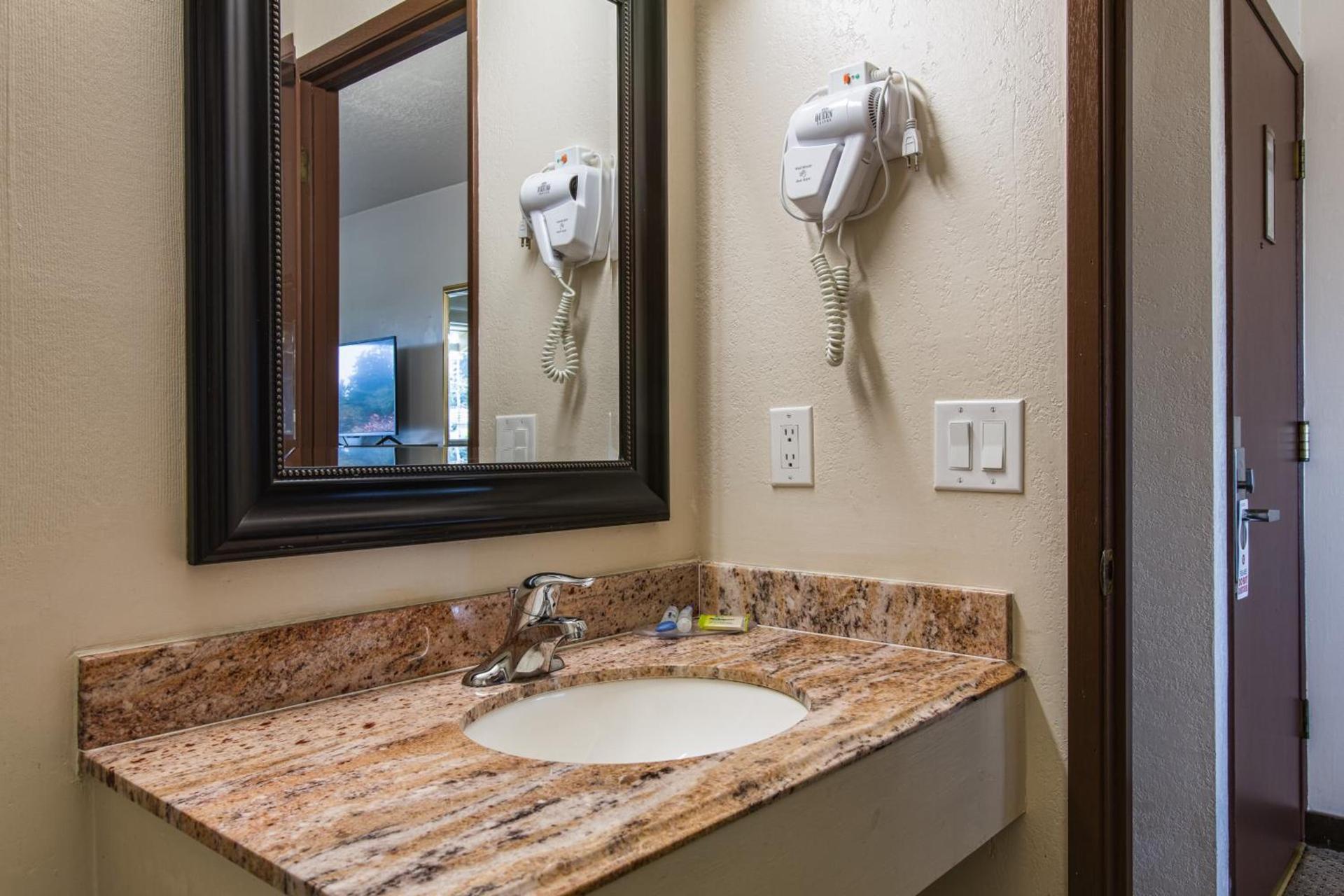 Coachman Inn photo 28
