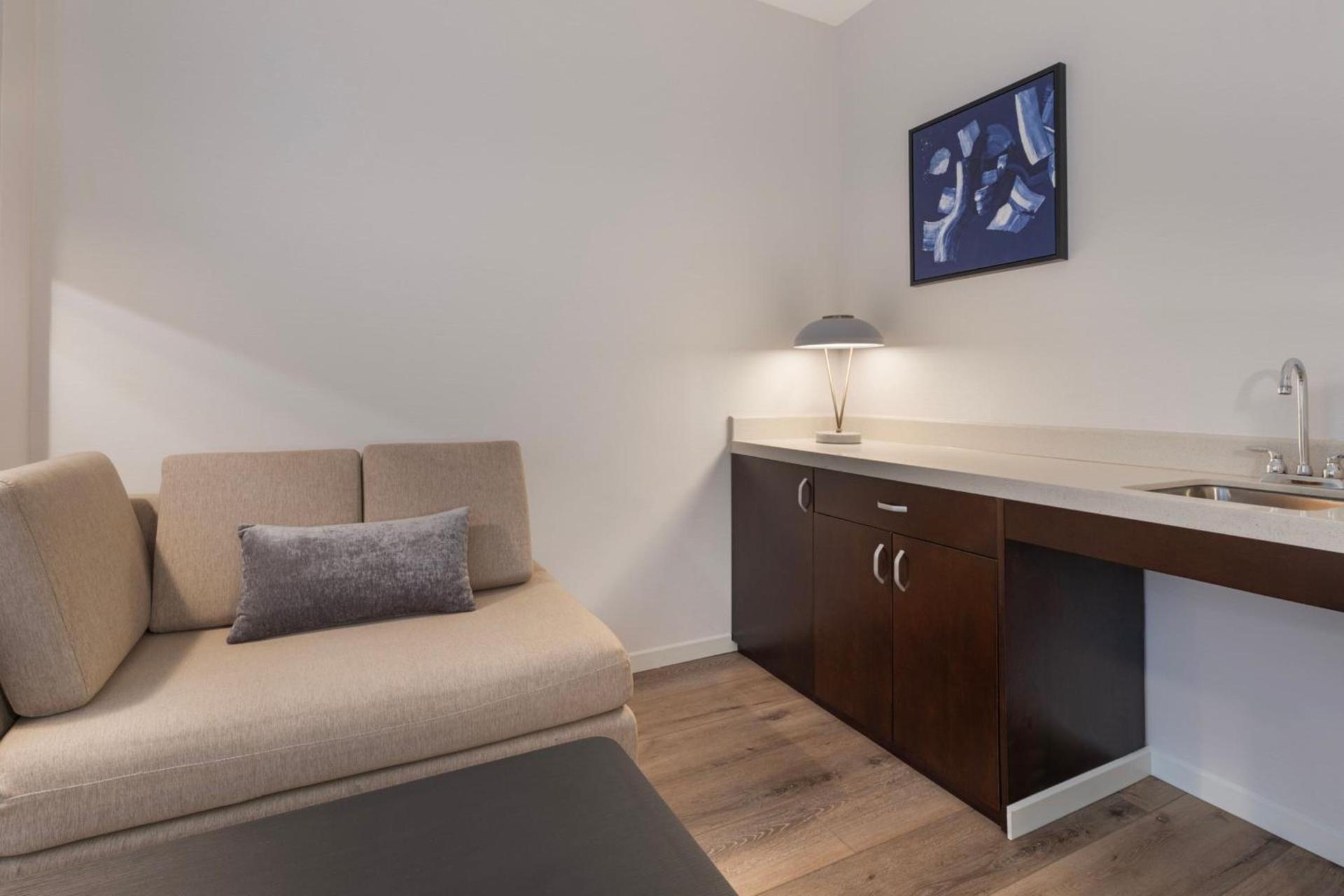 Courtyard by Marriott New York Manhattan / Soho photo 12