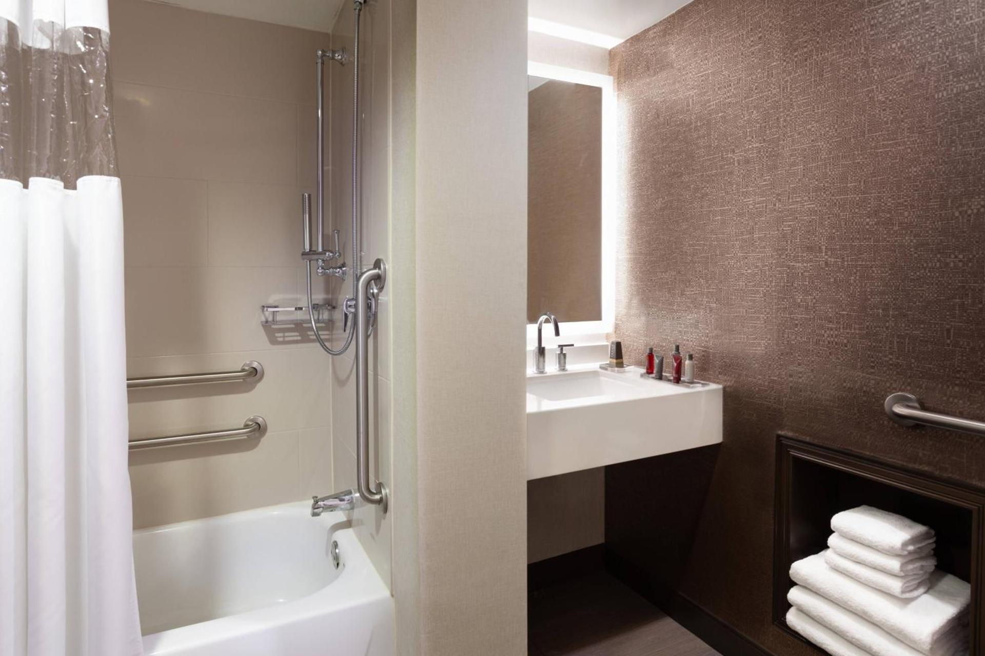 Cincinnati Marriott at RiverCenter photo 16