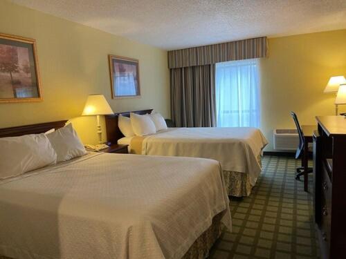 Days Inn & Suites by Wyndham Sutton Flatwoods photo 39