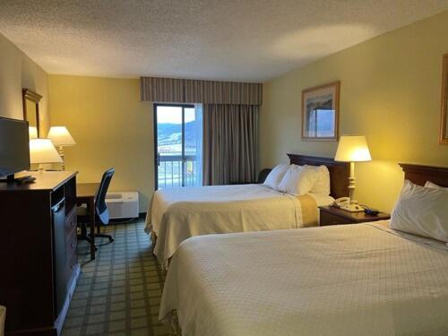 Days Inn & Suites by Wyndham Sutton Flatwoods photo 40