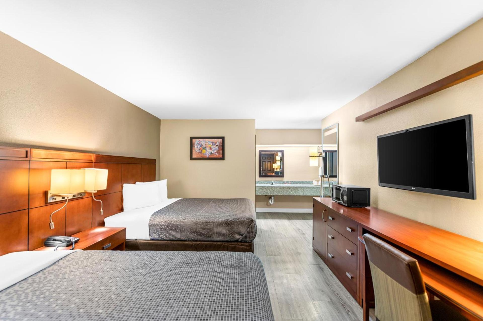 Econo Lodge Texarkana I-30 photo 43