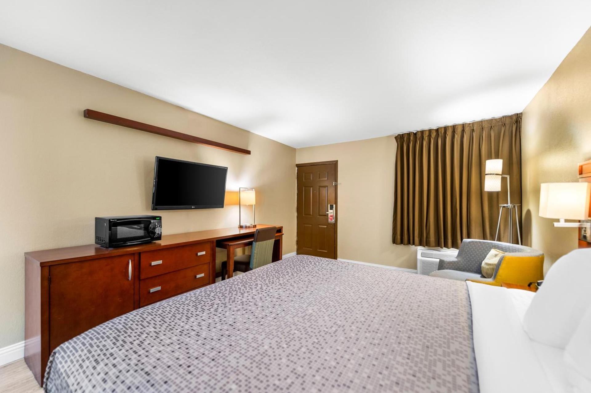 Econo Lodge Texarkana I-30 photo 51