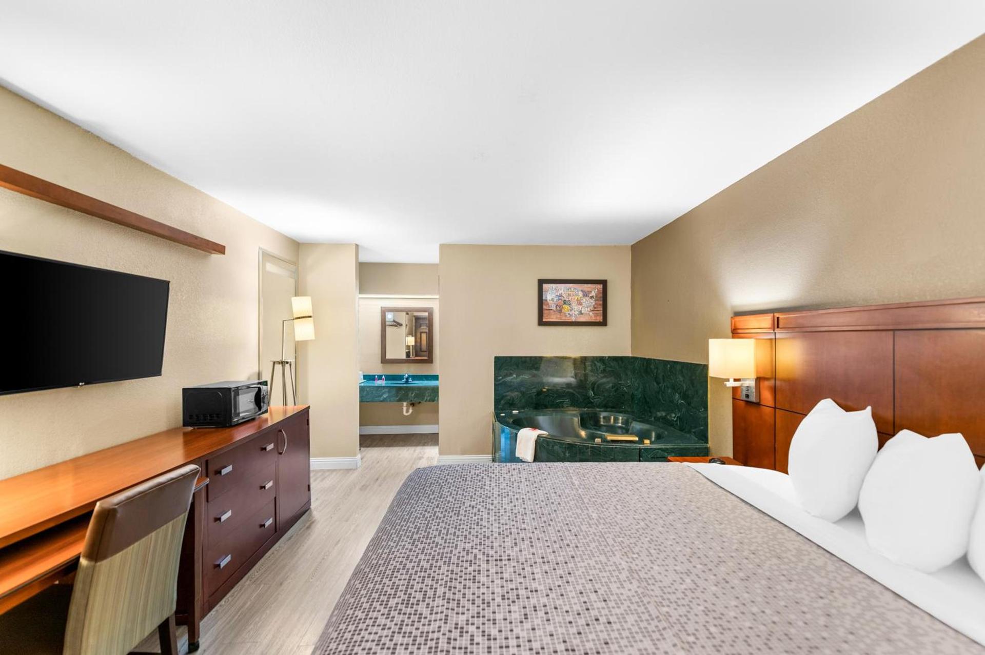 Econo Lodge Texarkana I-30 photo 52