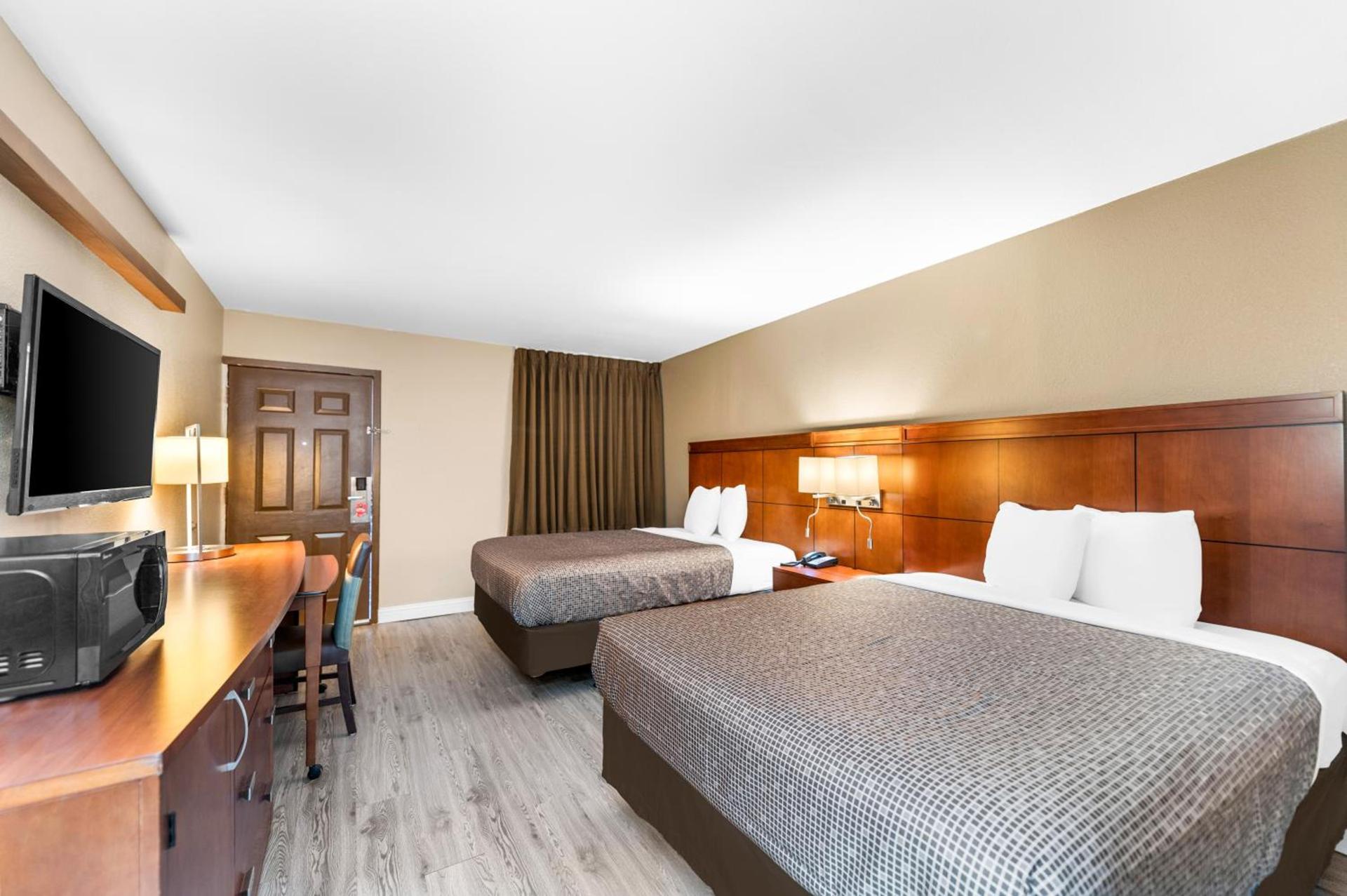 Econo Lodge Texarkana I-30 photo 40