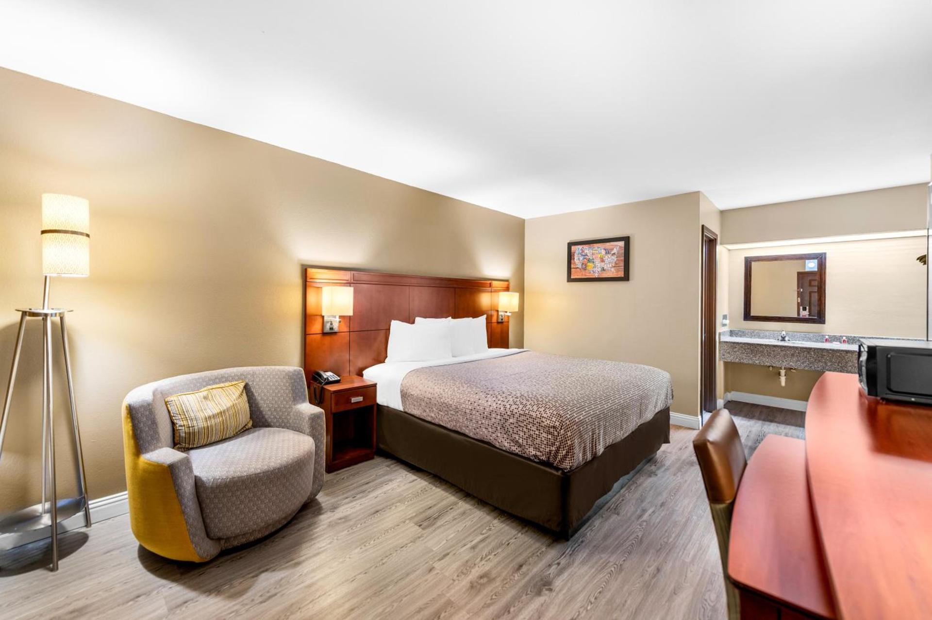 Econo Lodge Texarkana I-30 photo 39
