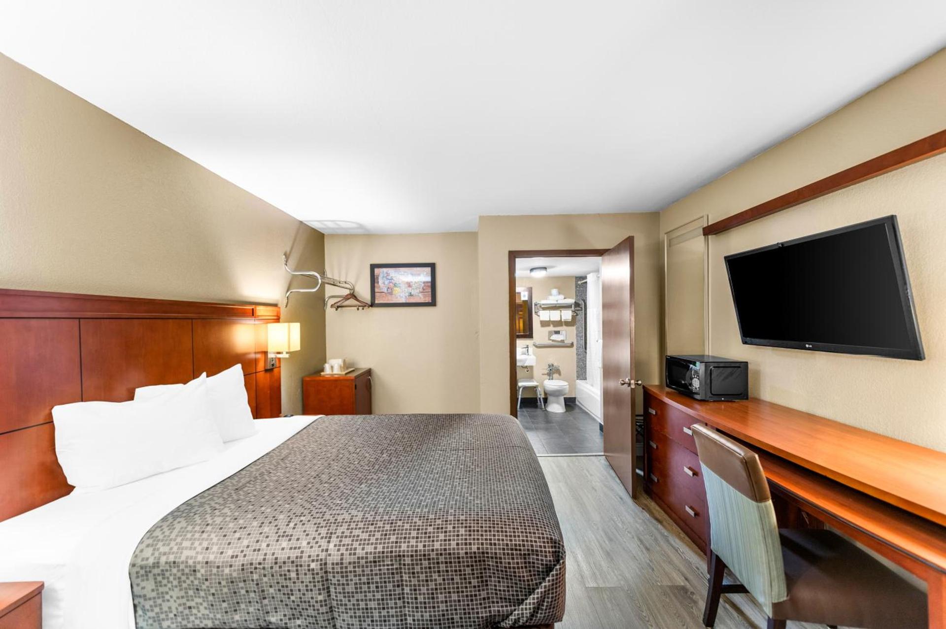Econo Lodge Texarkana I-30 photo 42