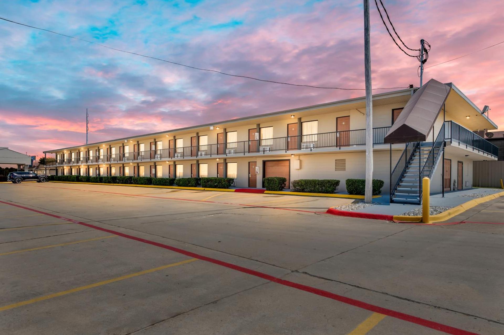 Econo Lodge Texarkana I-30 photo 44