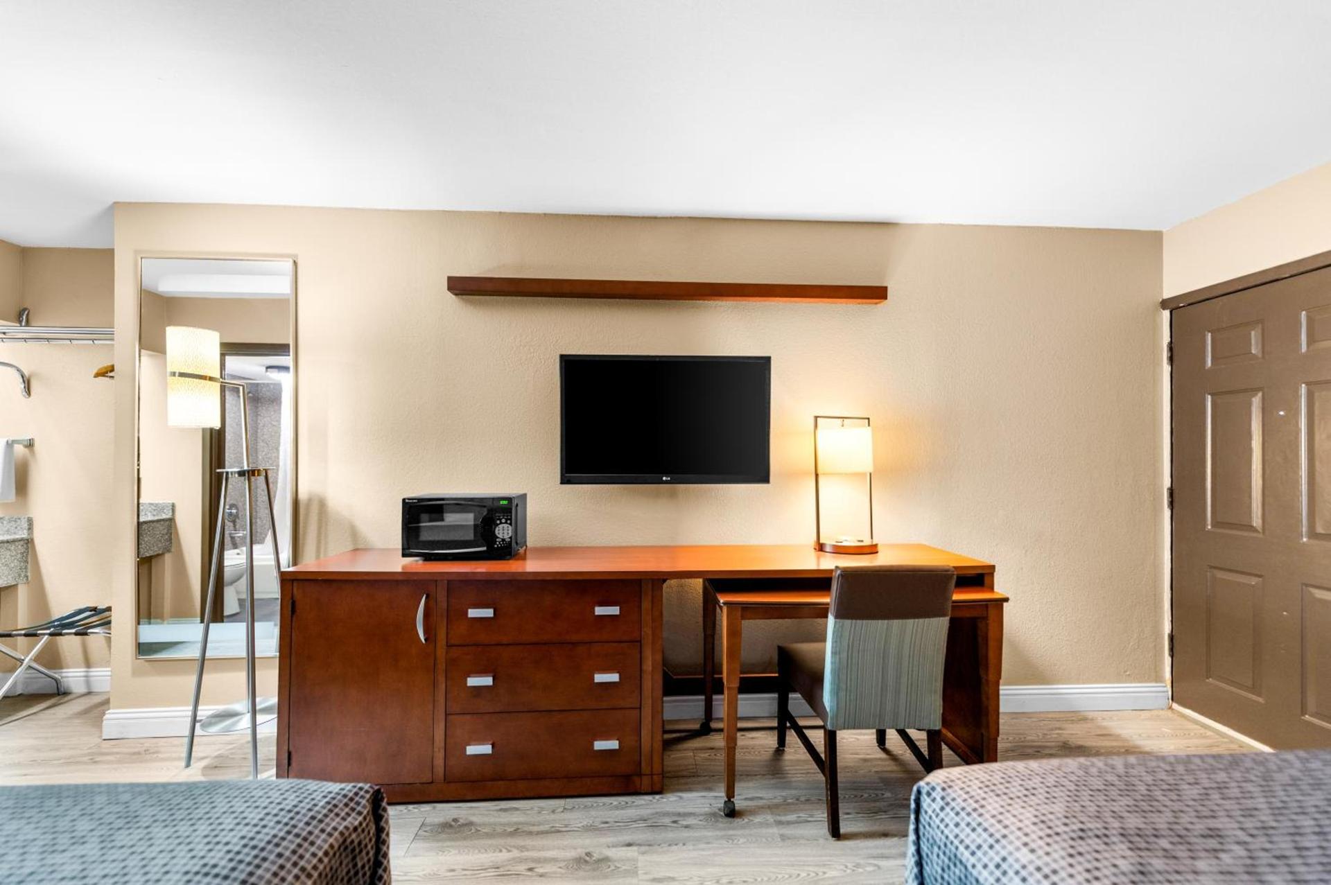 Econo Lodge Texarkana I-30 photo 45
