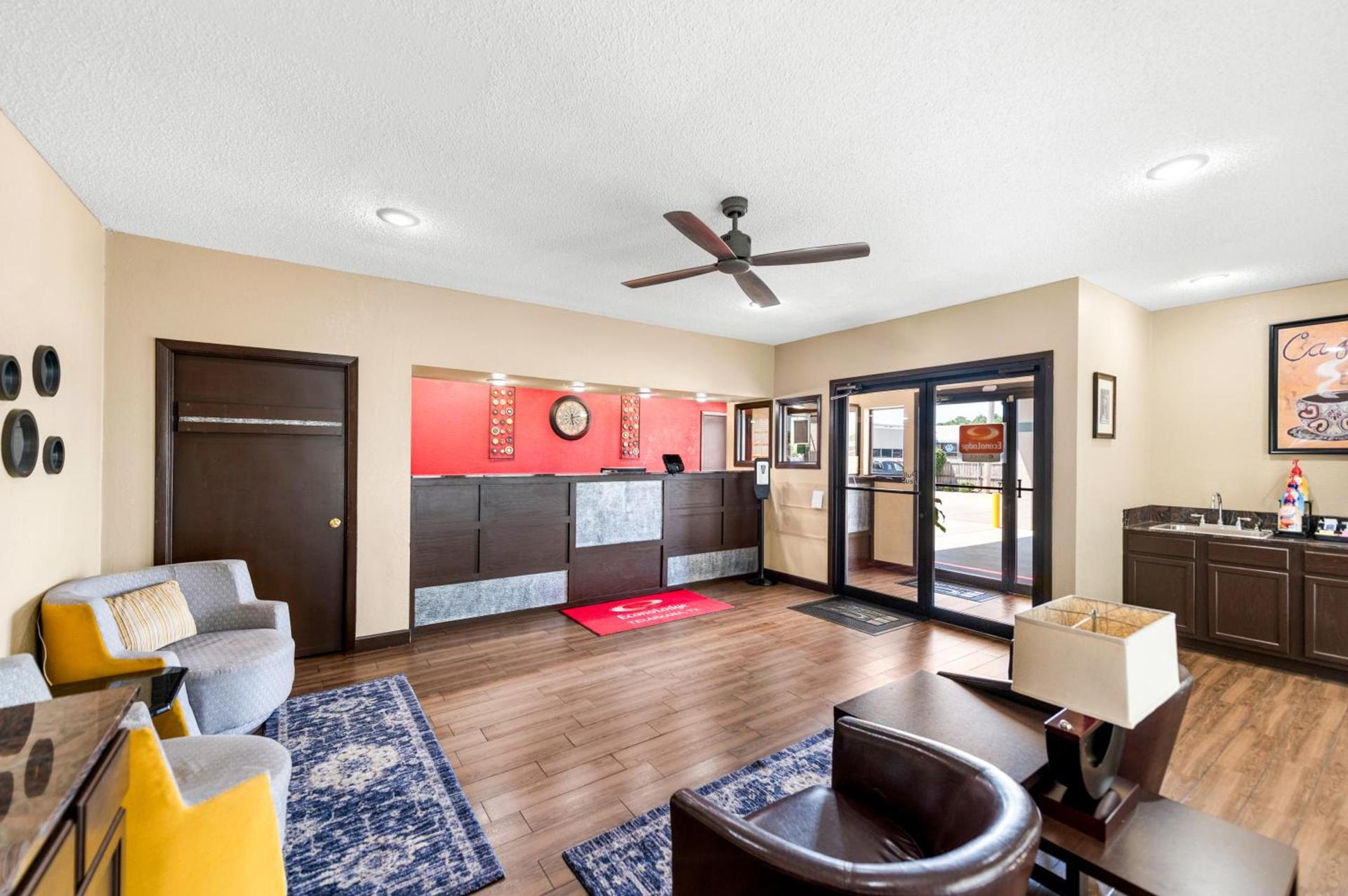 Econo Lodge Texarkana I-30 photo 61