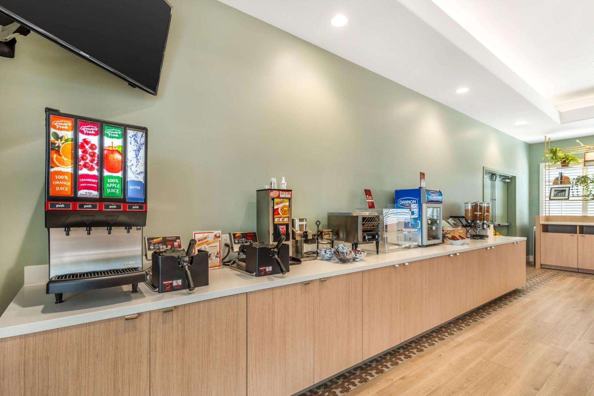 Best Western Plus Capitola By-the-Sea Inn & Suites photo 16