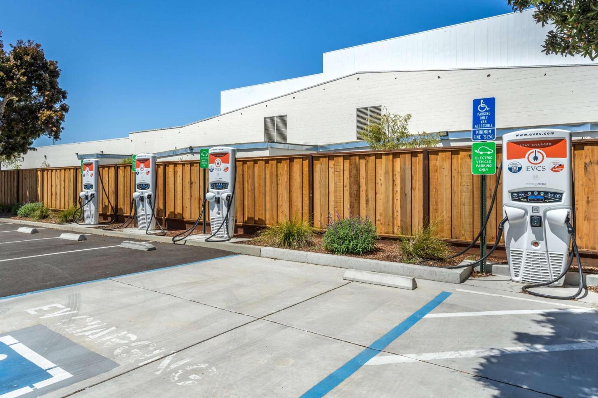 Best Western Plus Capitola By-the-Sea Inn & Suites photo 11