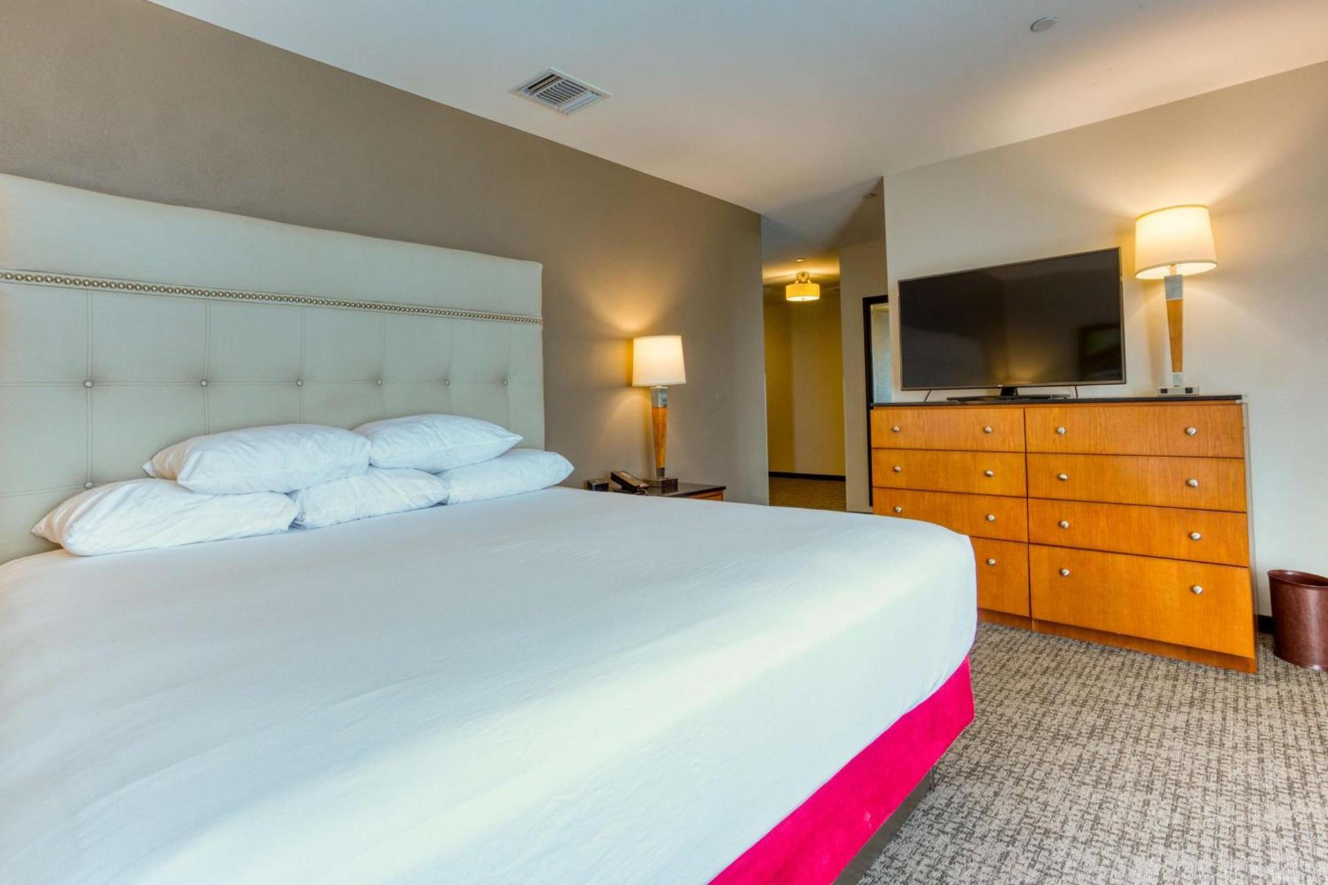 Drury Plaza Hotel San Antonio Riverwalk photo 92