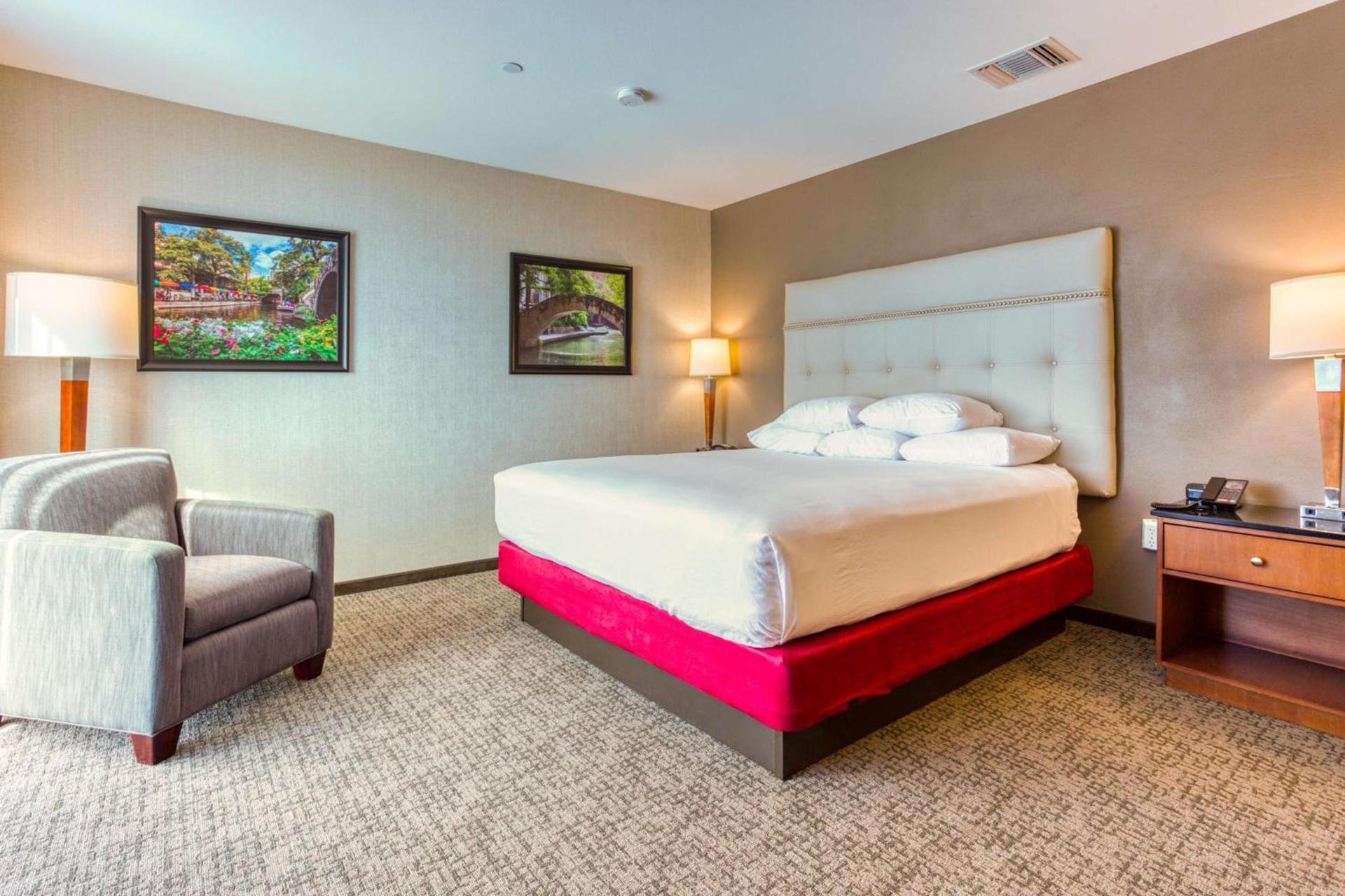 Drury Plaza Hotel San Antonio Riverwalk photo 95