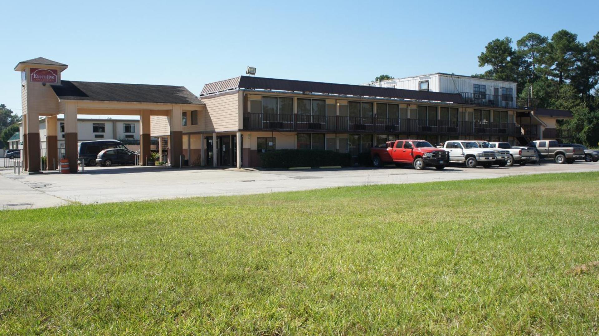 Executive Inn & Suites photo 6