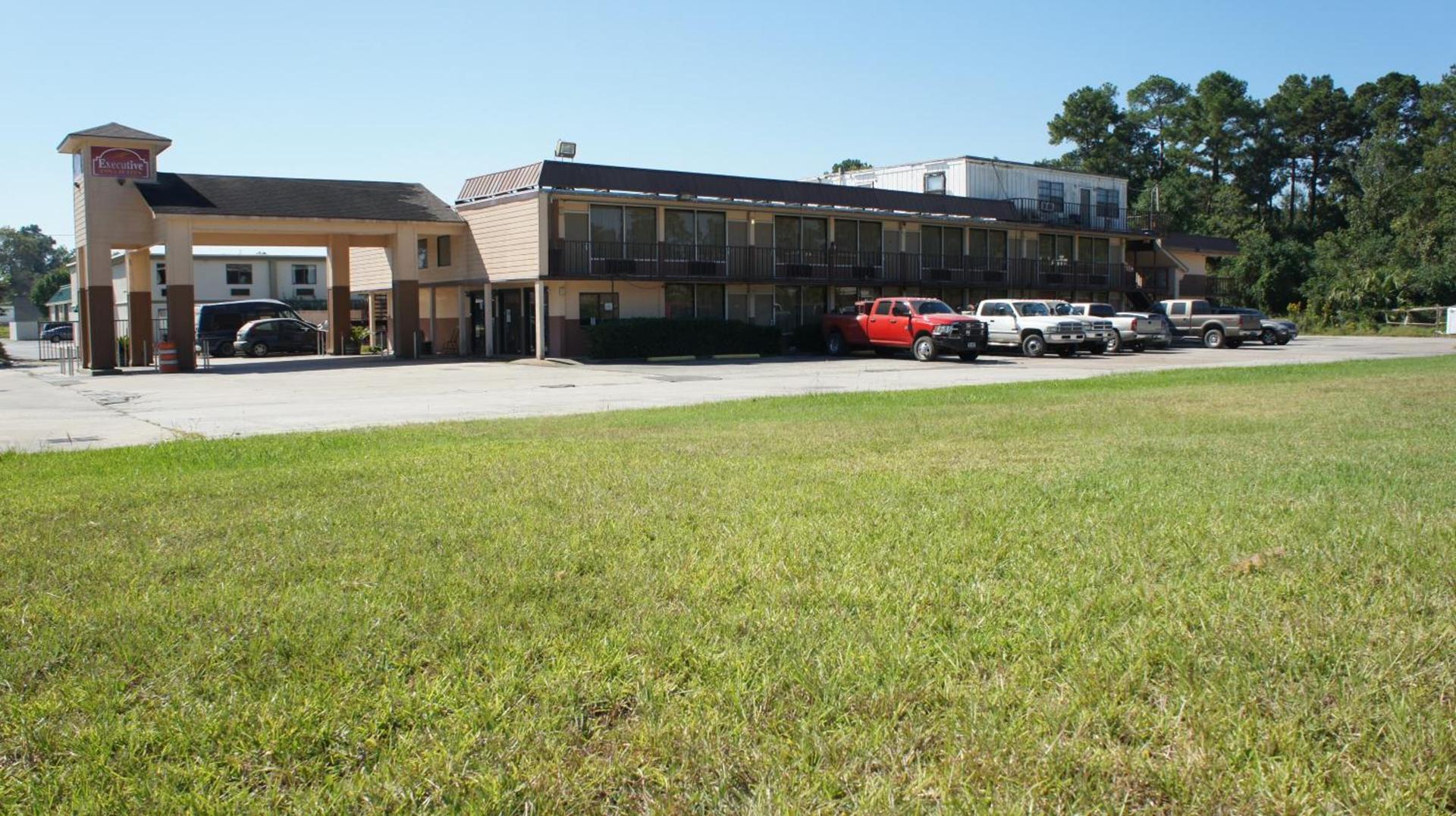 Executive Inn & Suites — hotel in Orange