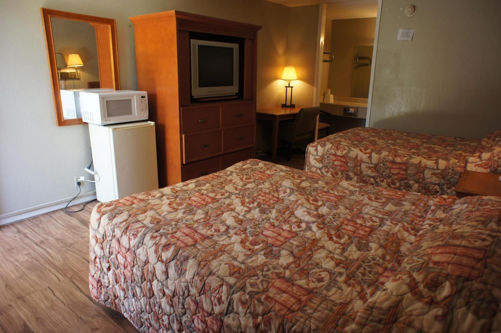 Executive Inn & Suites photo 7