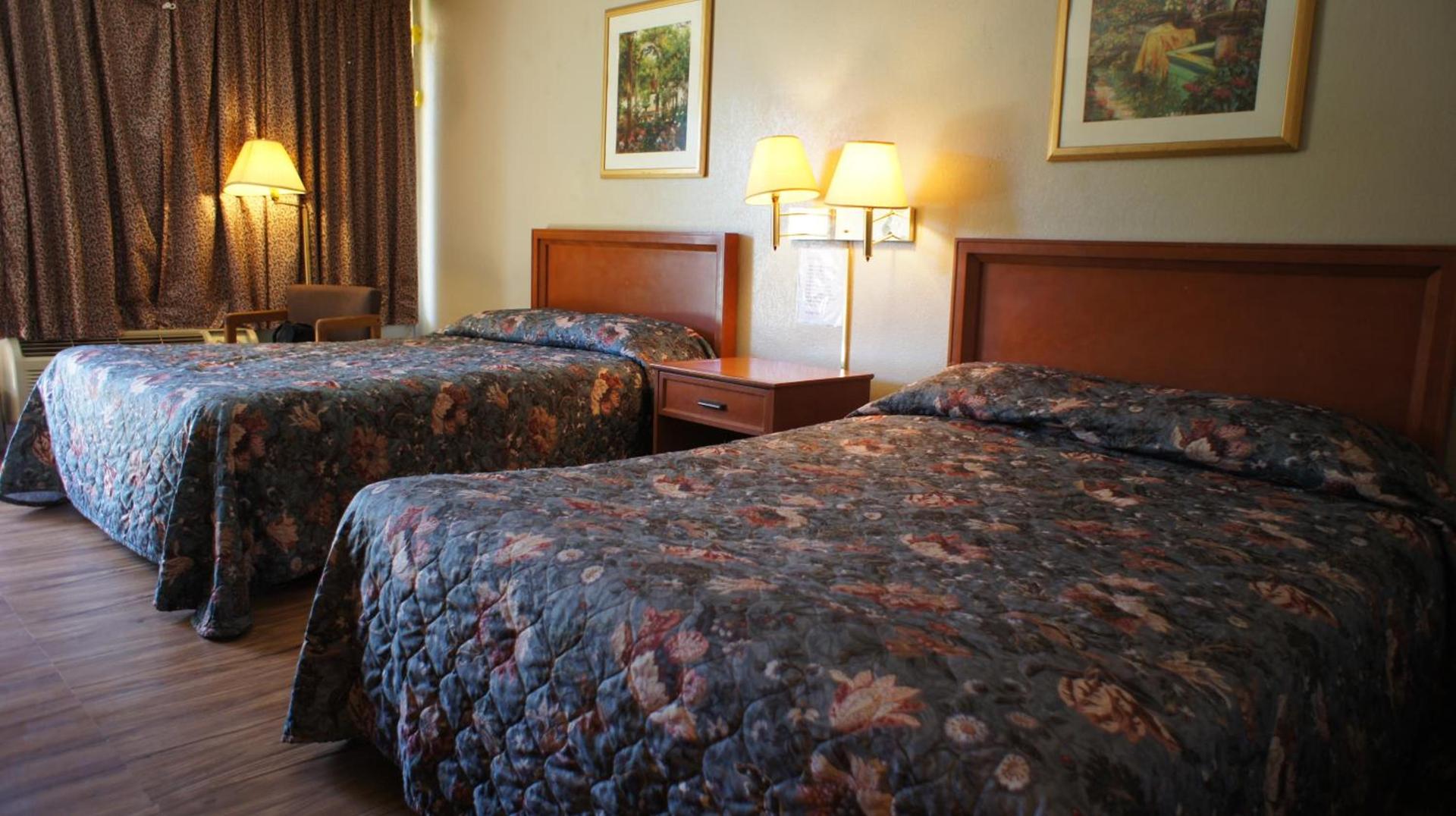 Executive Inn & Suites photo 8