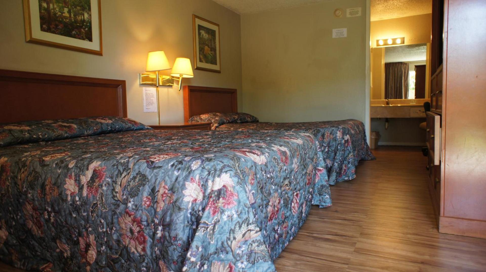 Executive Inn & Suites photo 5